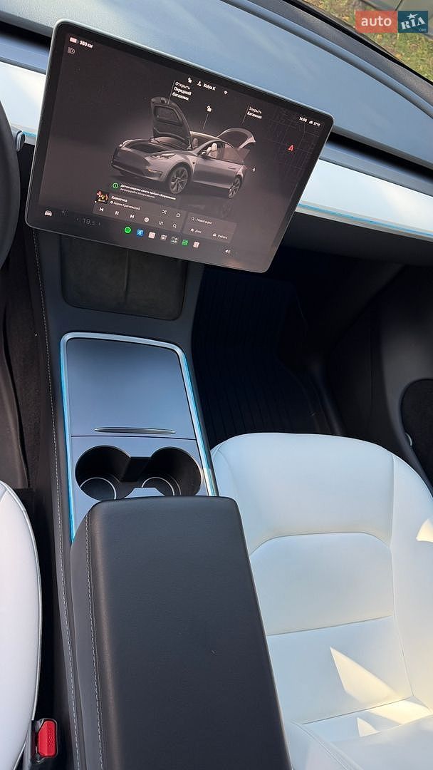 TESLA MODEL Y 2024 VIN 7SAYGDED4RA324326 фото оголошення 15 з 22