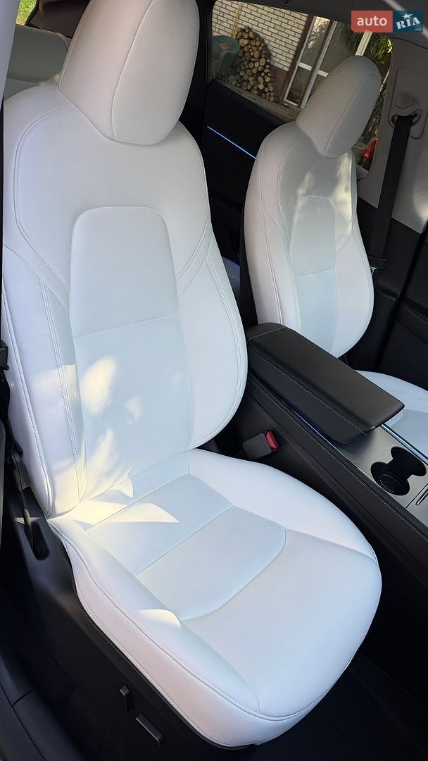 TESLA MODEL Y 2024 VIN 7SAYGDED4RA324326 фото оголошення 17 з 22