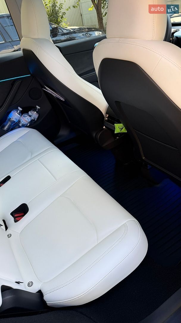 TESLA MODEL Y 2024 VIN 7SAYGDED4RA324326 фото оголошення 20 з 22