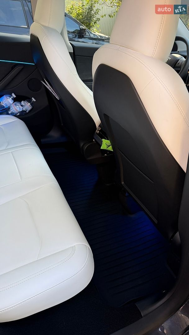 TESLA MODEL Y 2024 VIN 7SAYGDED4RA324326 фото оголошення 21 з 22