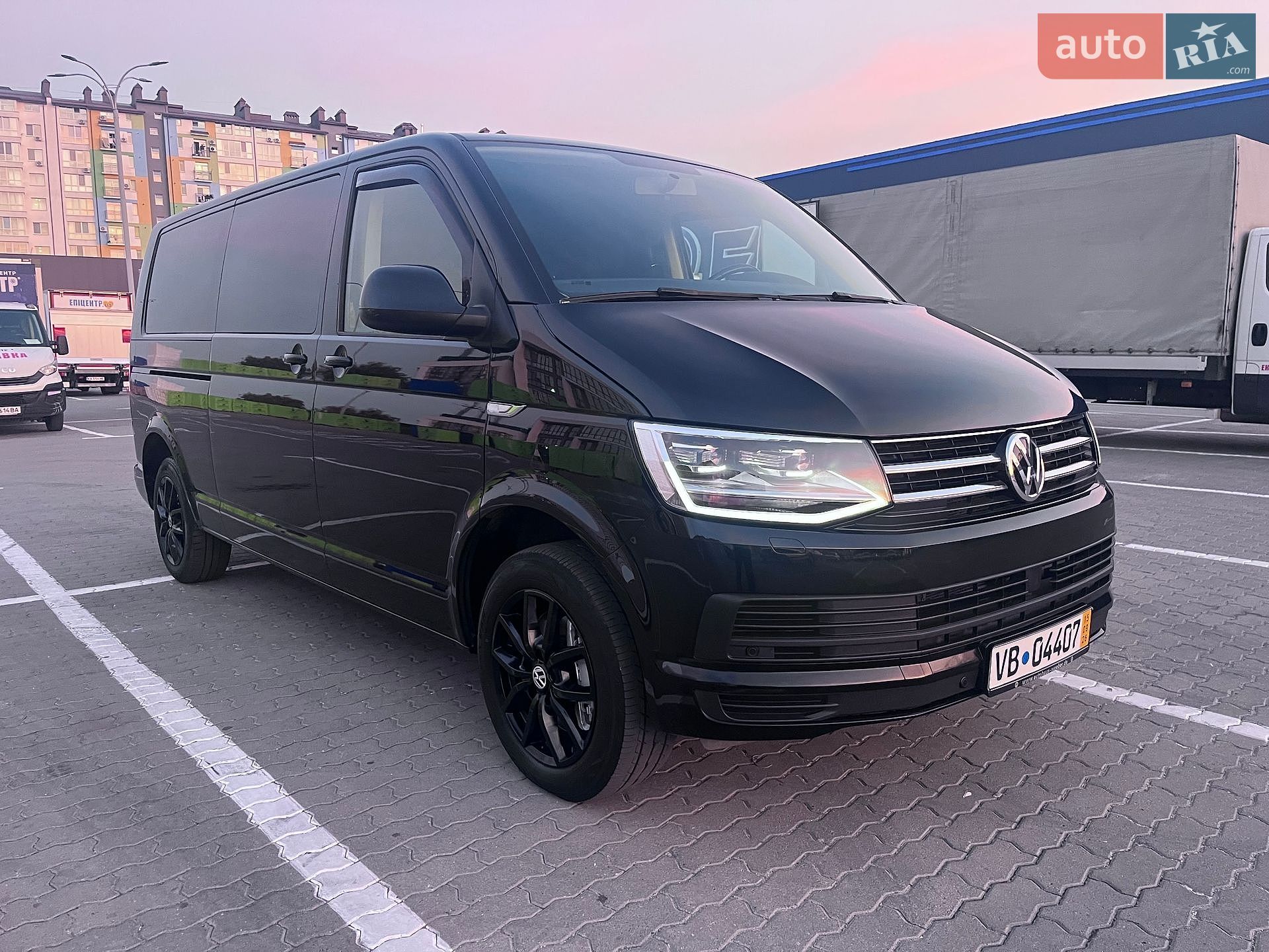 Volkswagen Caravelle 2018 VIN WV2ZZZ7HZJH200524 фото оголошення 2 з 100