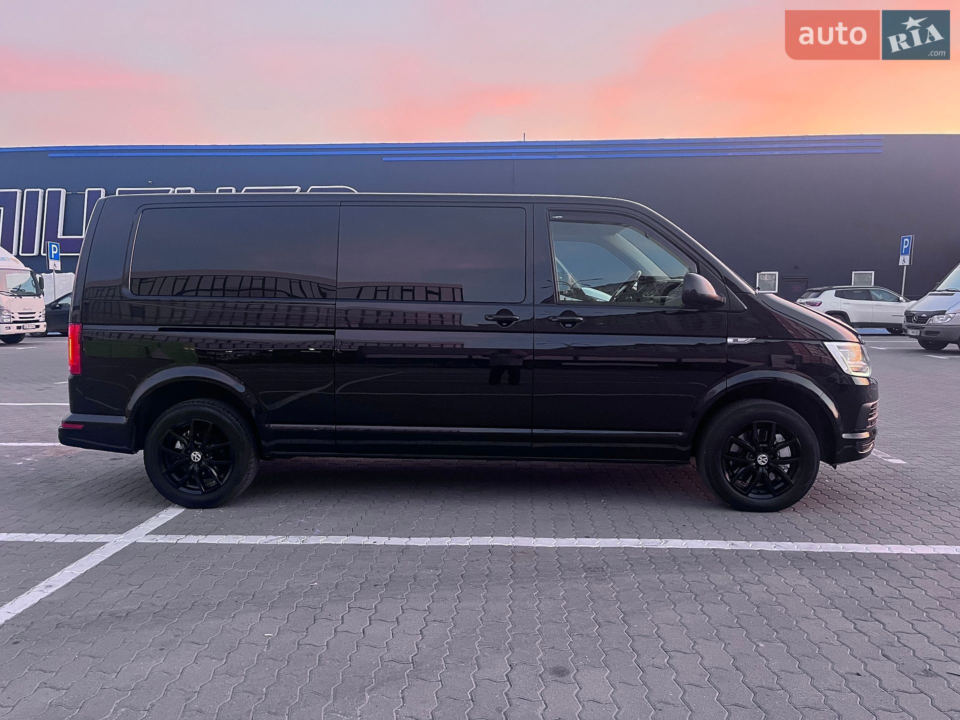Volkswagen Caravelle 2018 VIN WV2ZZZ7HZJH200524 фото оголошення 5 з 100