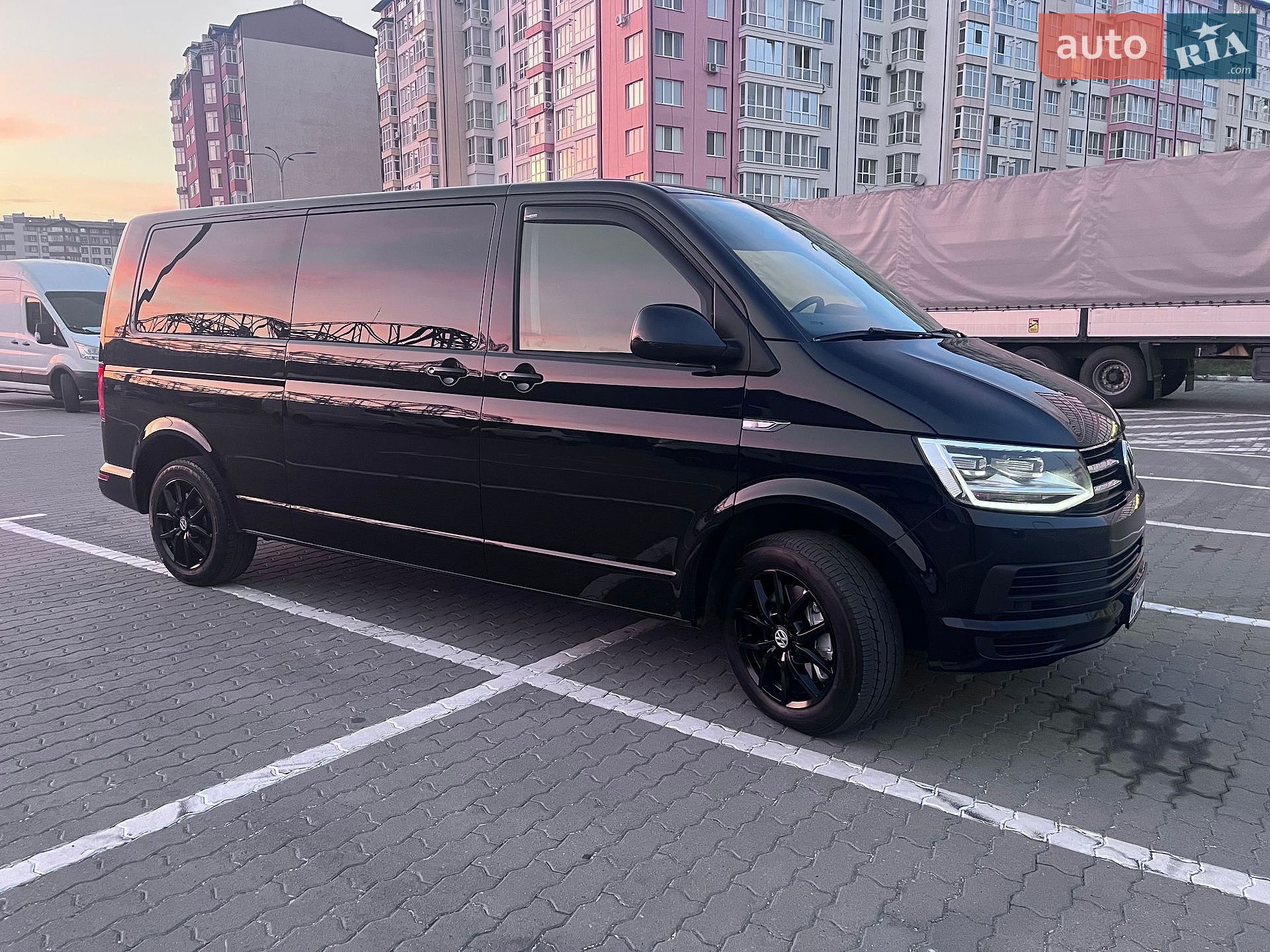 Volkswagen Caravelle 2018 VIN WV2ZZZ7HZJH200524 фото оголошення 3 з 100