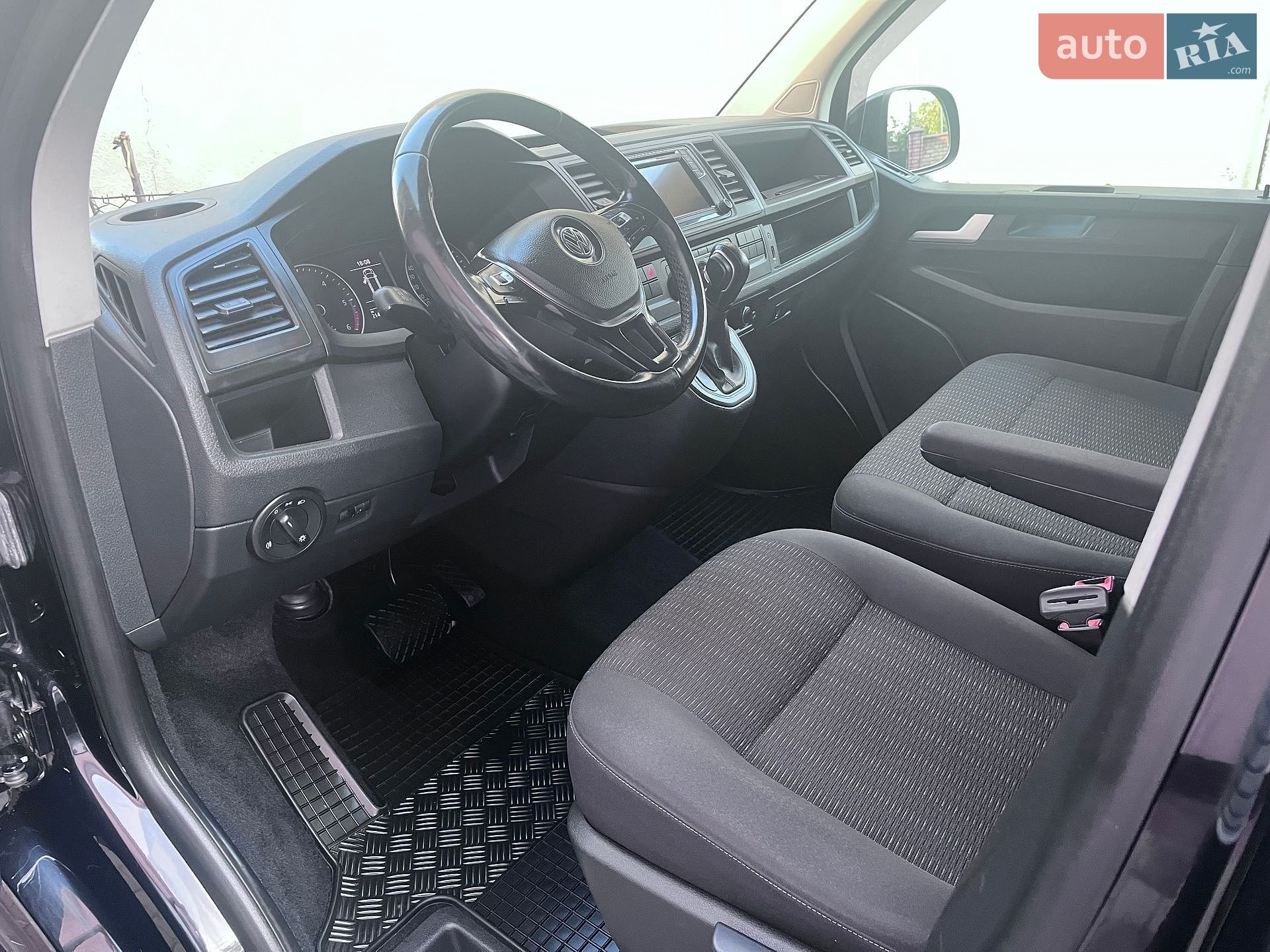 Volkswagen Caravelle 2018 VIN WV2ZZZ7HZJH200524 фото оголошення 24 з 100