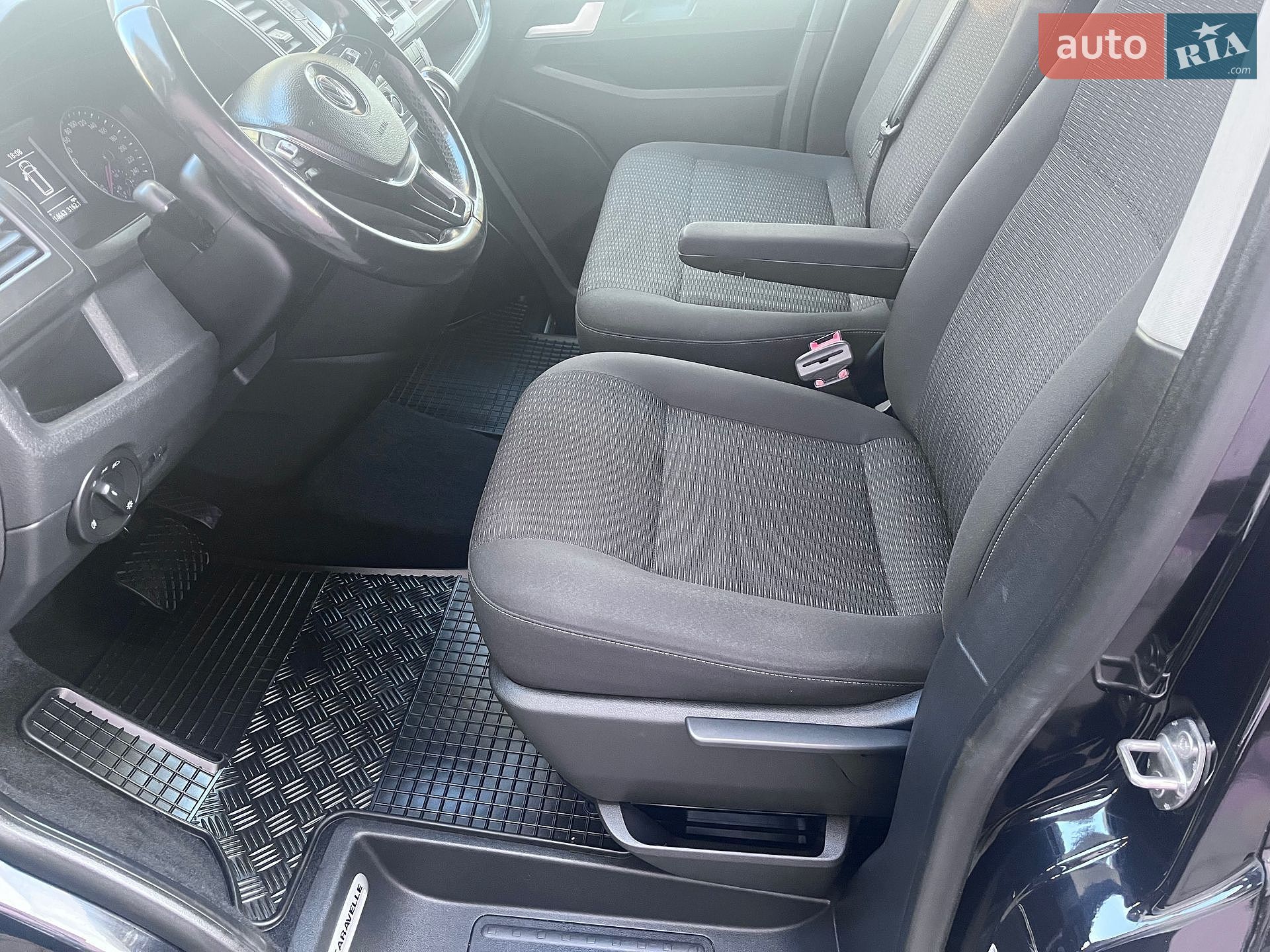 Volkswagen Caravelle 2018 VIN WV2ZZZ7HZJH200524 фото оголошення 25 з 100