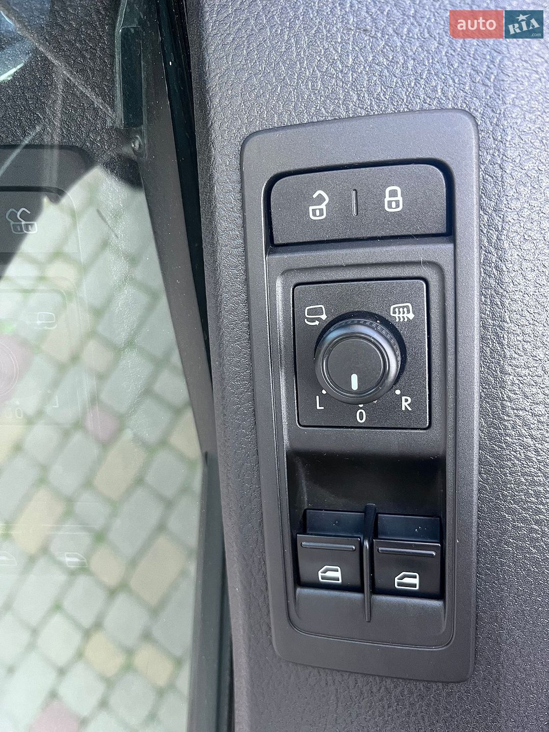 Volkswagen Caravelle 2018 VIN WV2ZZZ7HZJH200524 фото оголошення 27 з 100