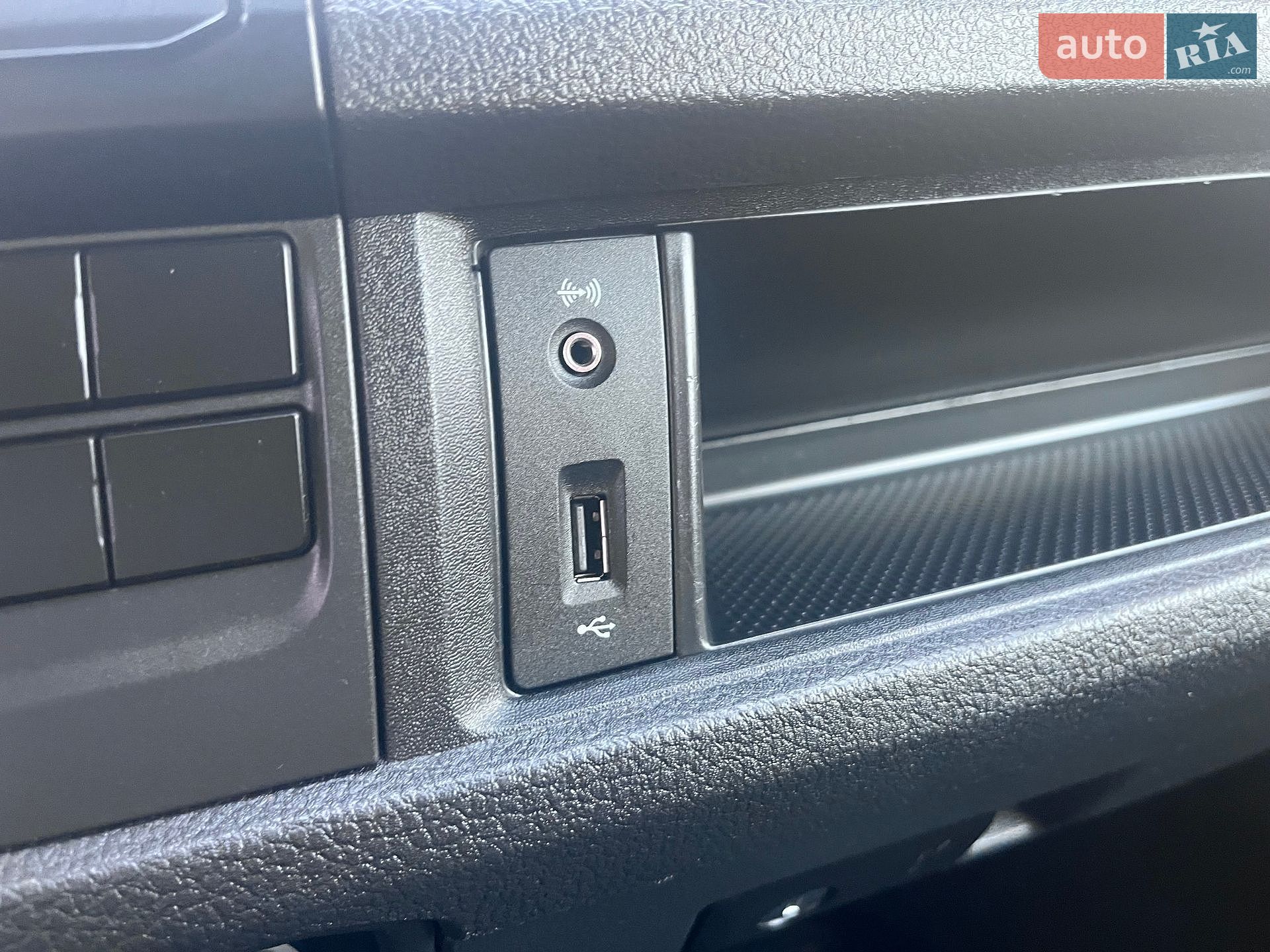 Volkswagen Caravelle 2018 VIN WV2ZZZ7HZJH200524 фото оголошення 47 з 100