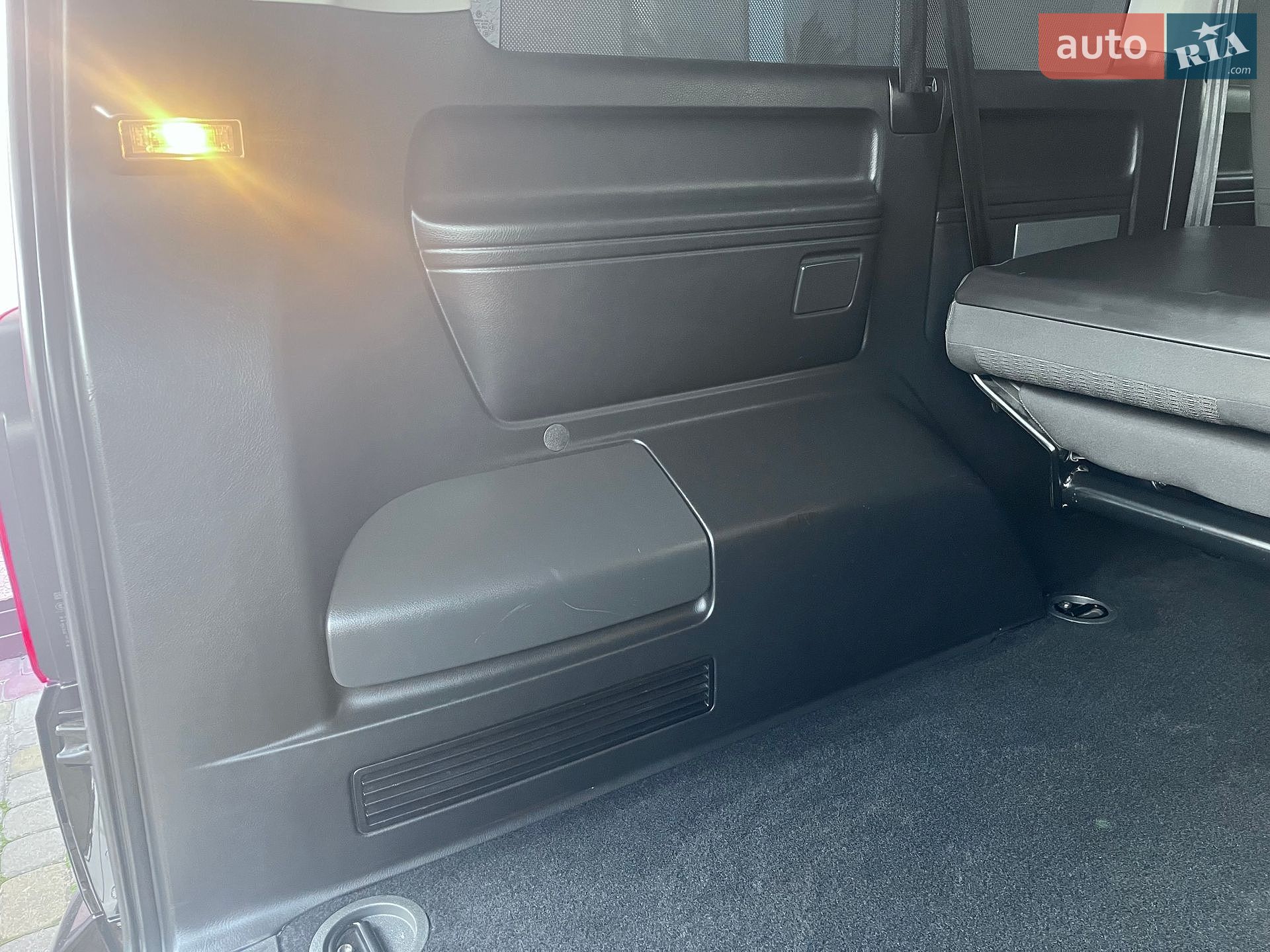 Volkswagen Caravelle 2018 VIN WV2ZZZ7HZJH200524 фото оголошення 84 з 100