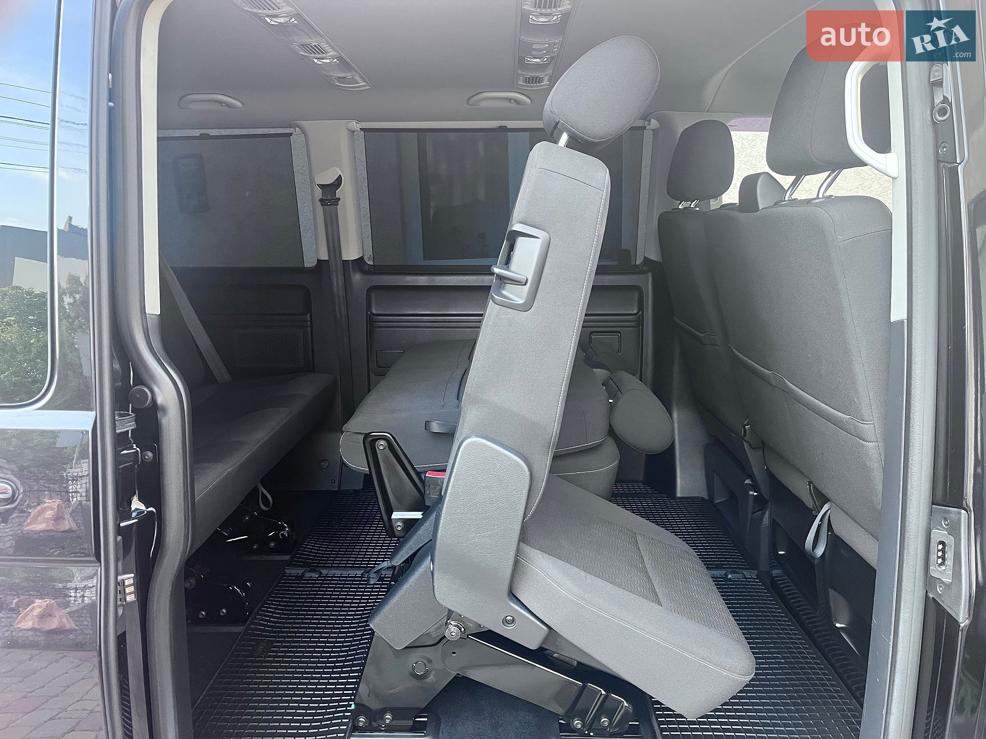 Volkswagen Caravelle 2018 VIN WV2ZZZ7HZJH200524 фото оголошення 76 з 100