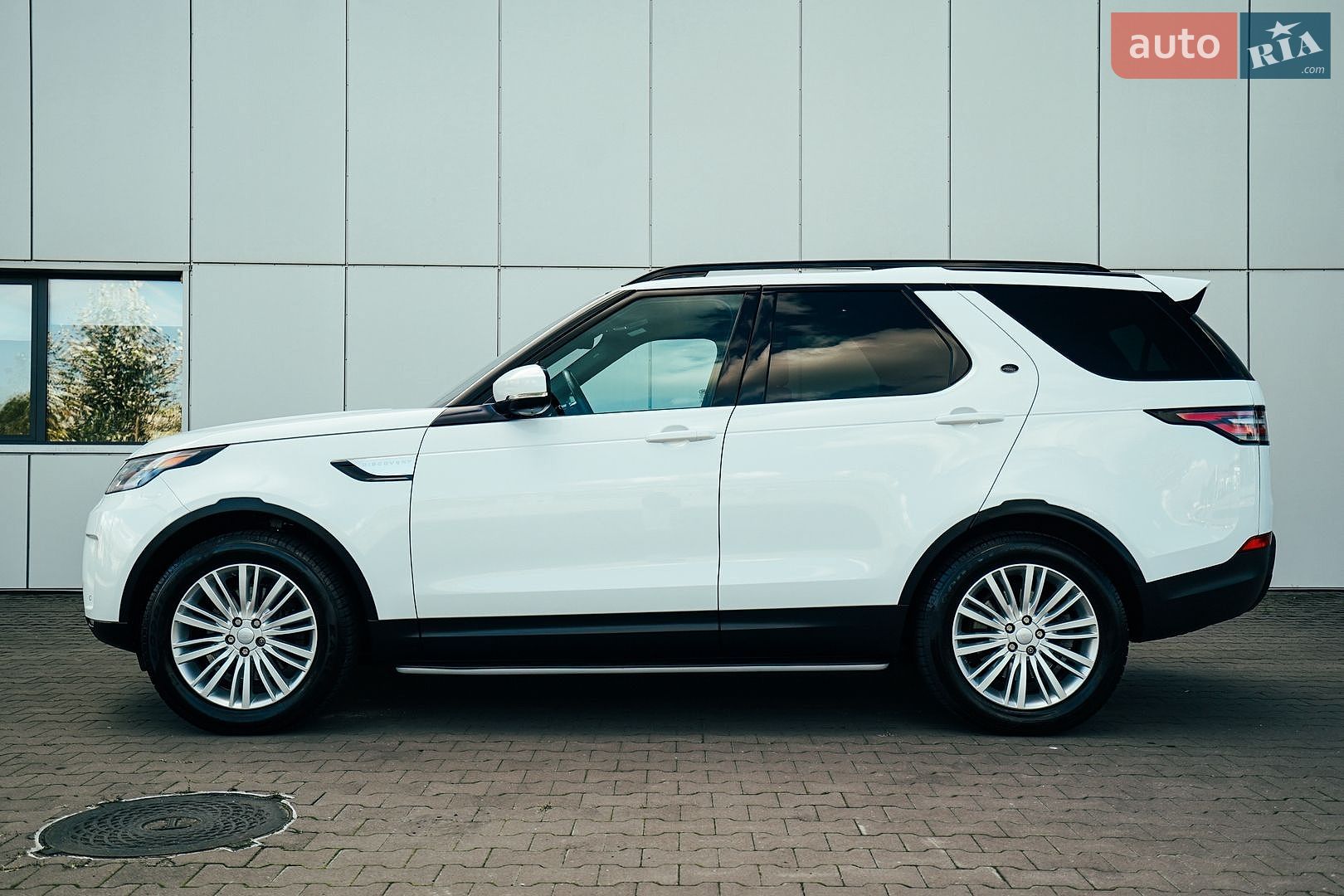 Land Rover Discovery 2017 VIN SALRRBBK6HA013485 фото оголошення 10 з 58