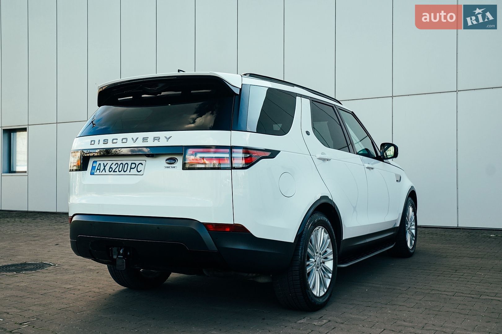 Land Rover Discovery 2017 VIN SALRRBBK6HA013485 фото оголошення 16 з 58