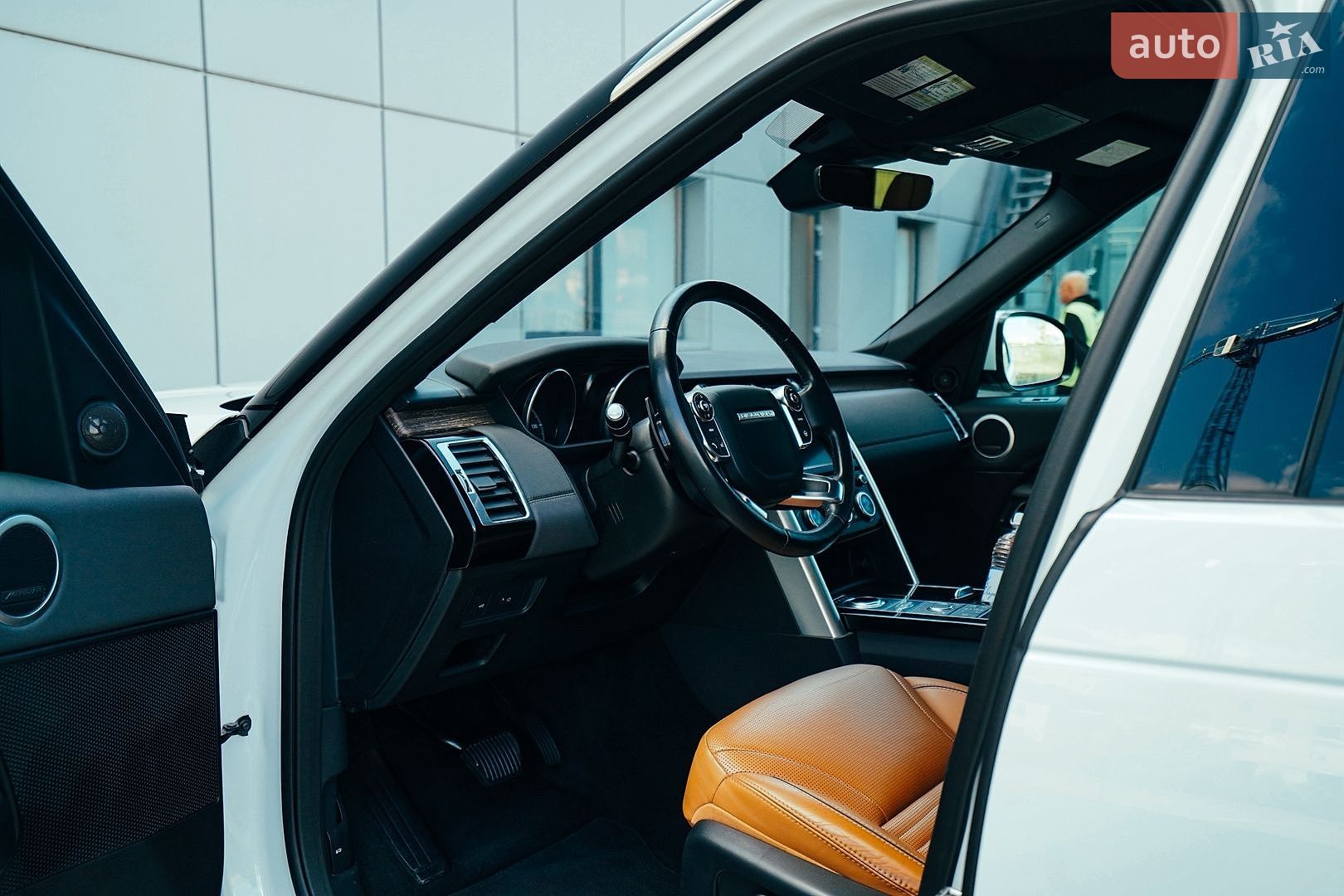Land Rover Discovery 2017 VIN SALRRBBK6HA013485 фото оголошення 30 з 58