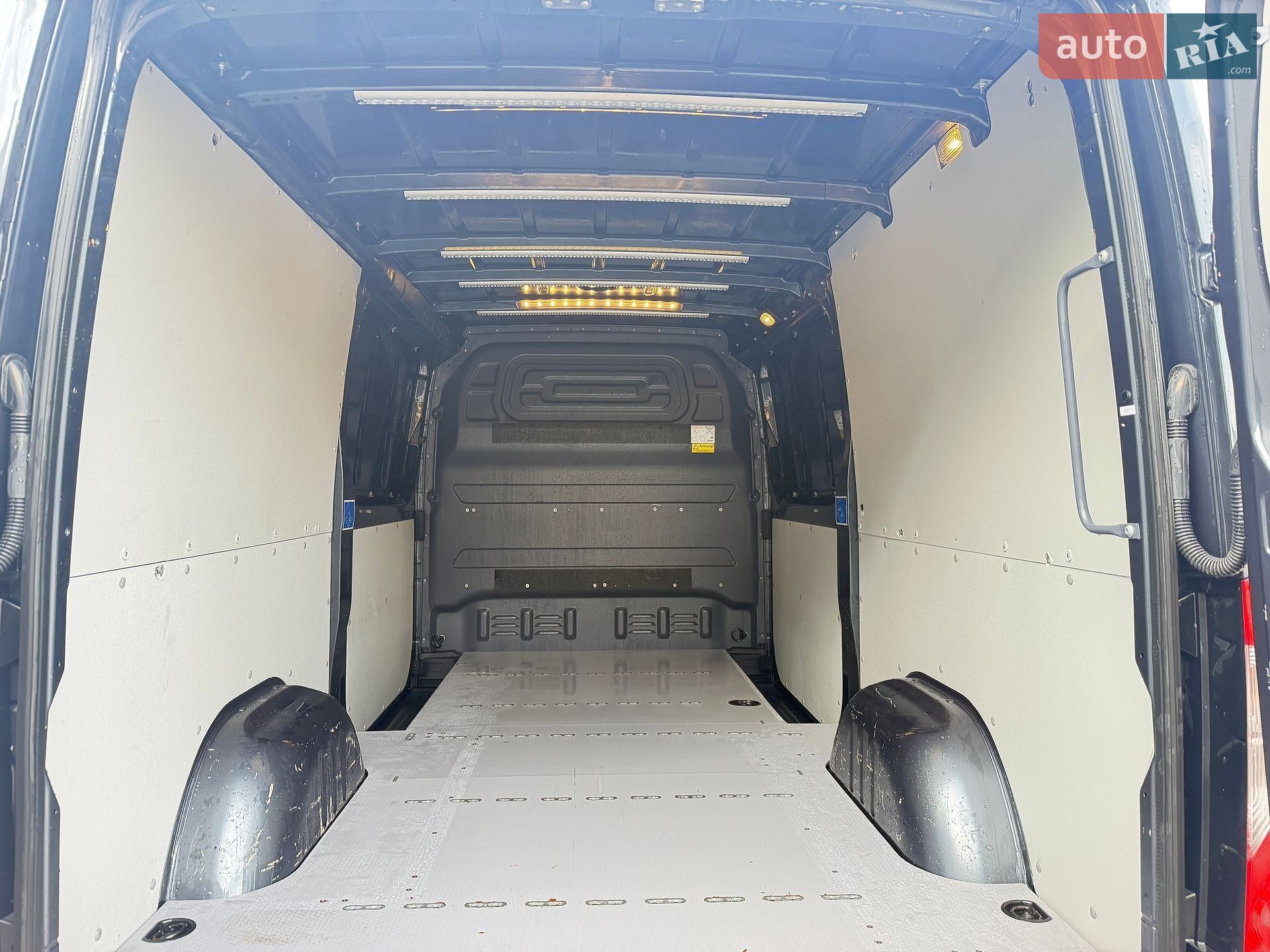 Mercedes-Benz Sprinter 2022 VIN W1V9076331P491744 фото оголошення 12 з 28