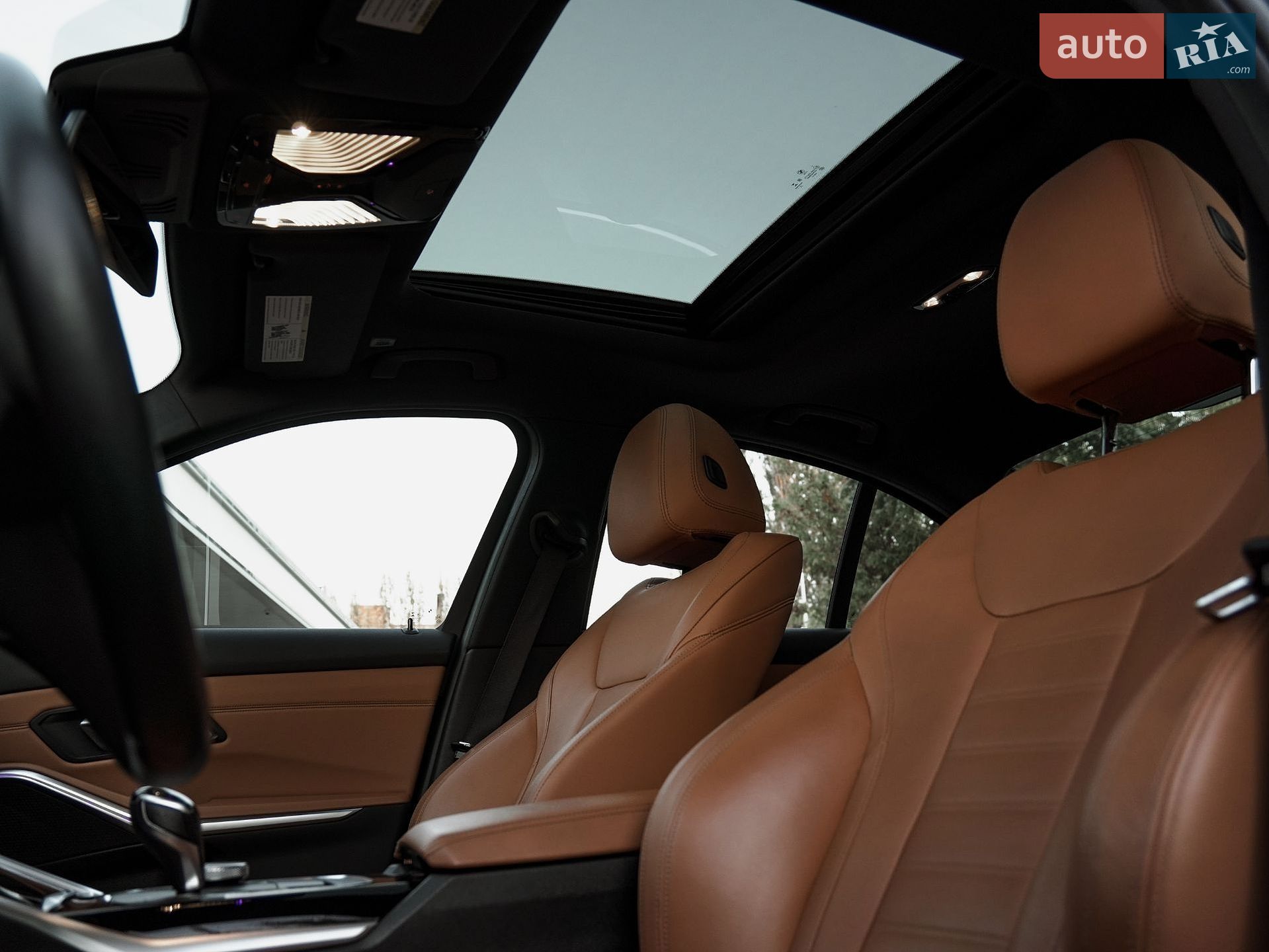 BMW 3 Series 2019 VIN WBA5R7C58KAJ82195 фото оголошення 3 з 18
