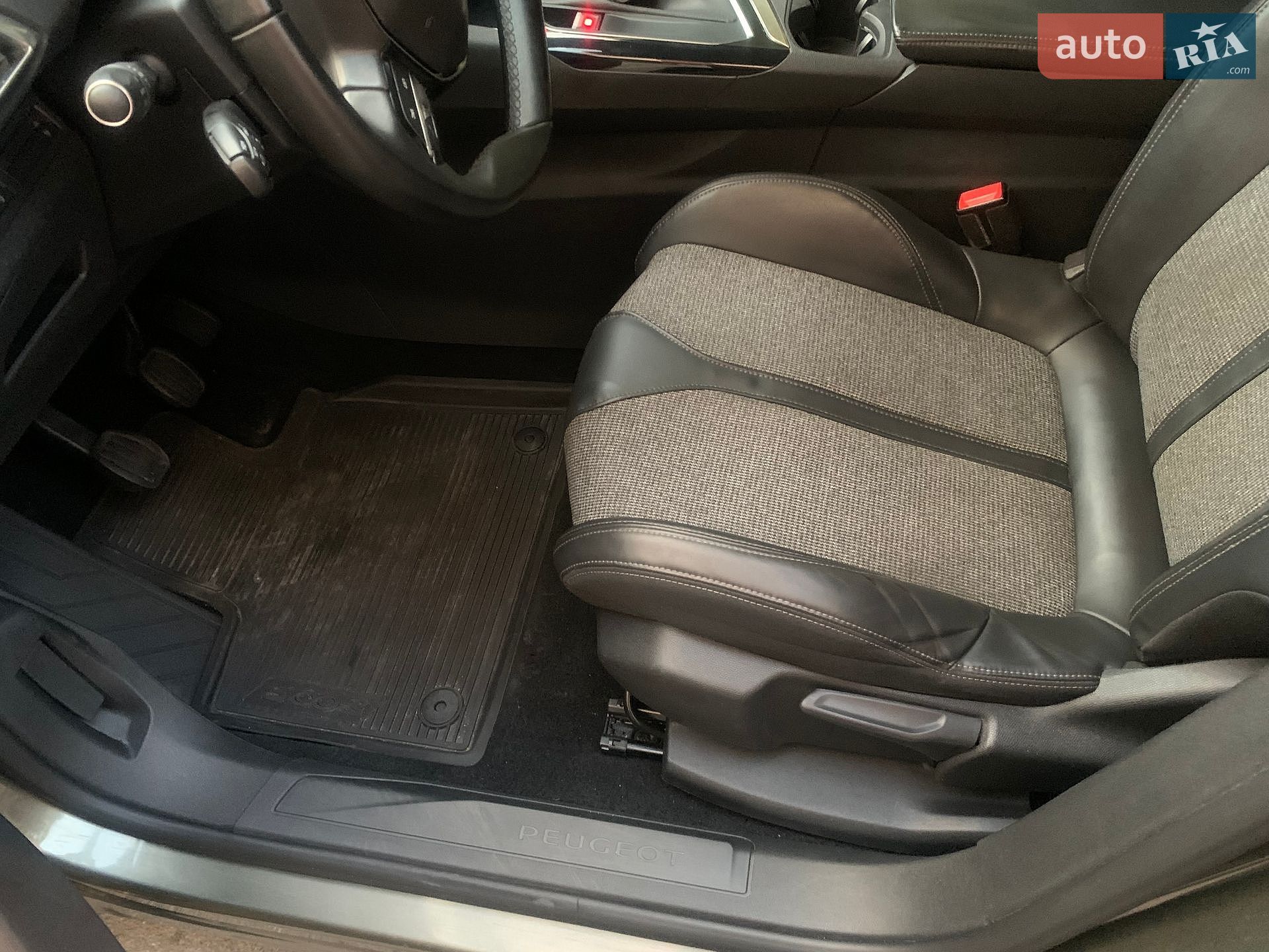Peugeot 5008 2018 VIN VF3MCBHZHHL046303 фото оголошення 3 з 33