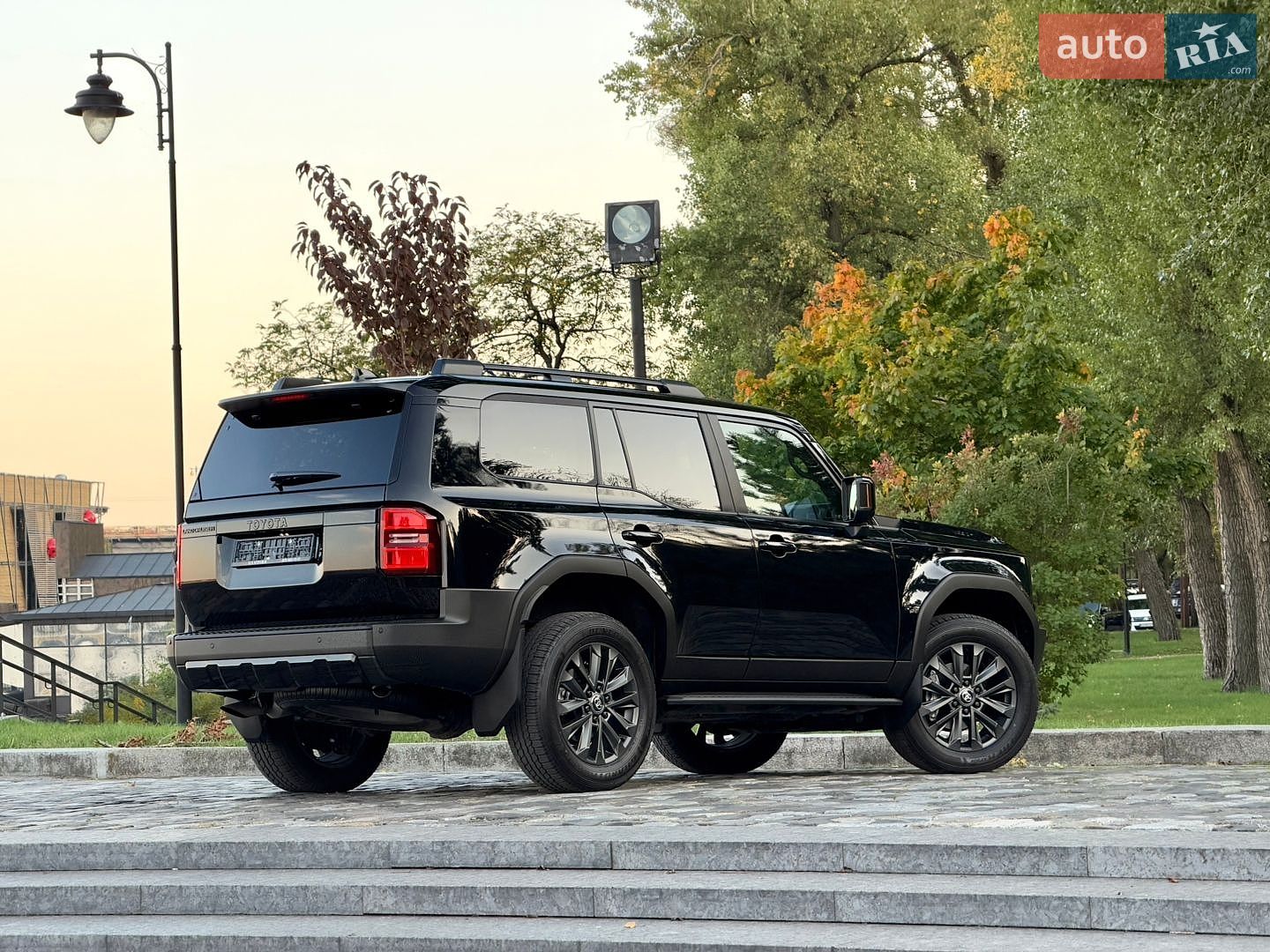 Toyota Land Cruiser Prado 2026 VIN JTEAA3AJ60K046331 фото оголошення 4 з 272