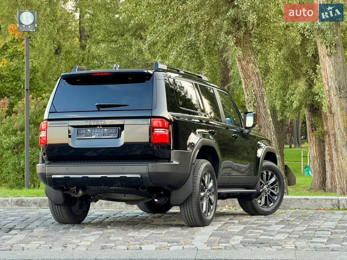 Toyota Land Cruiser Prado 2026 VIN JTEAA3AJ60K046331 фото оголошення 6 з 272