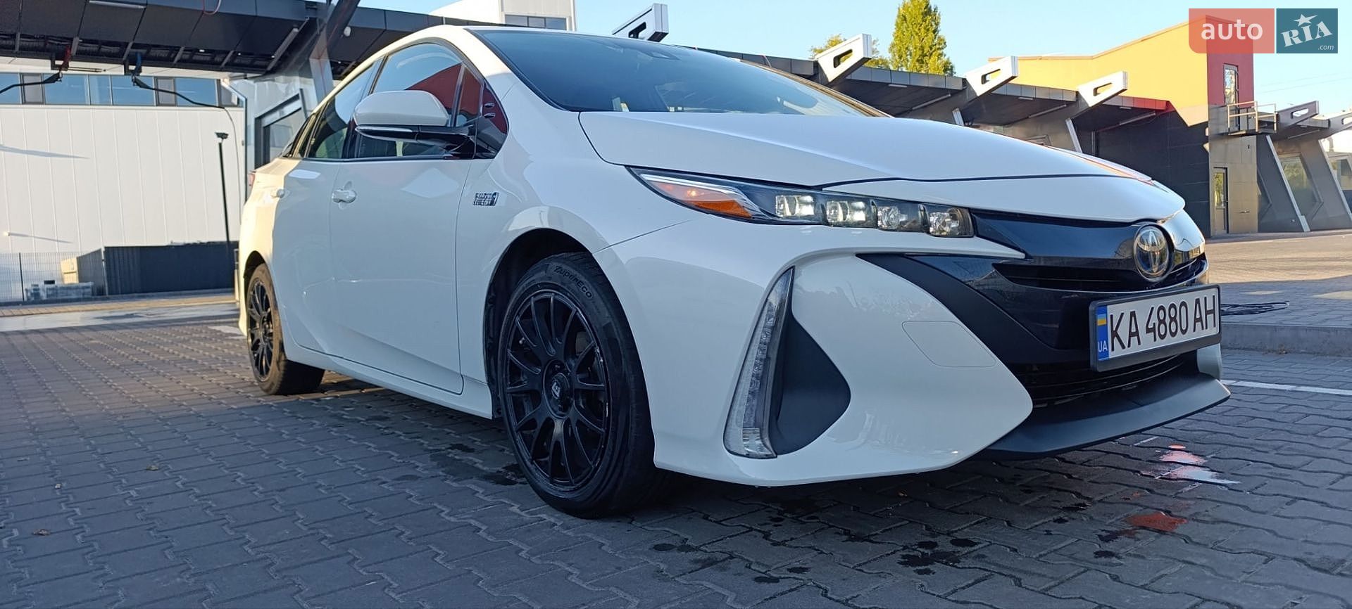 Toyota Prius Prime 2018 VIN JTDKARFP9U3098136 фото оголошення 2 з 16