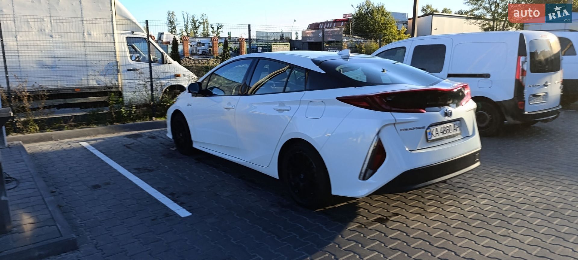 Toyota Prius Prime 2018 VIN JTDKARFP9U3098136 фото оголошення 4 з 16