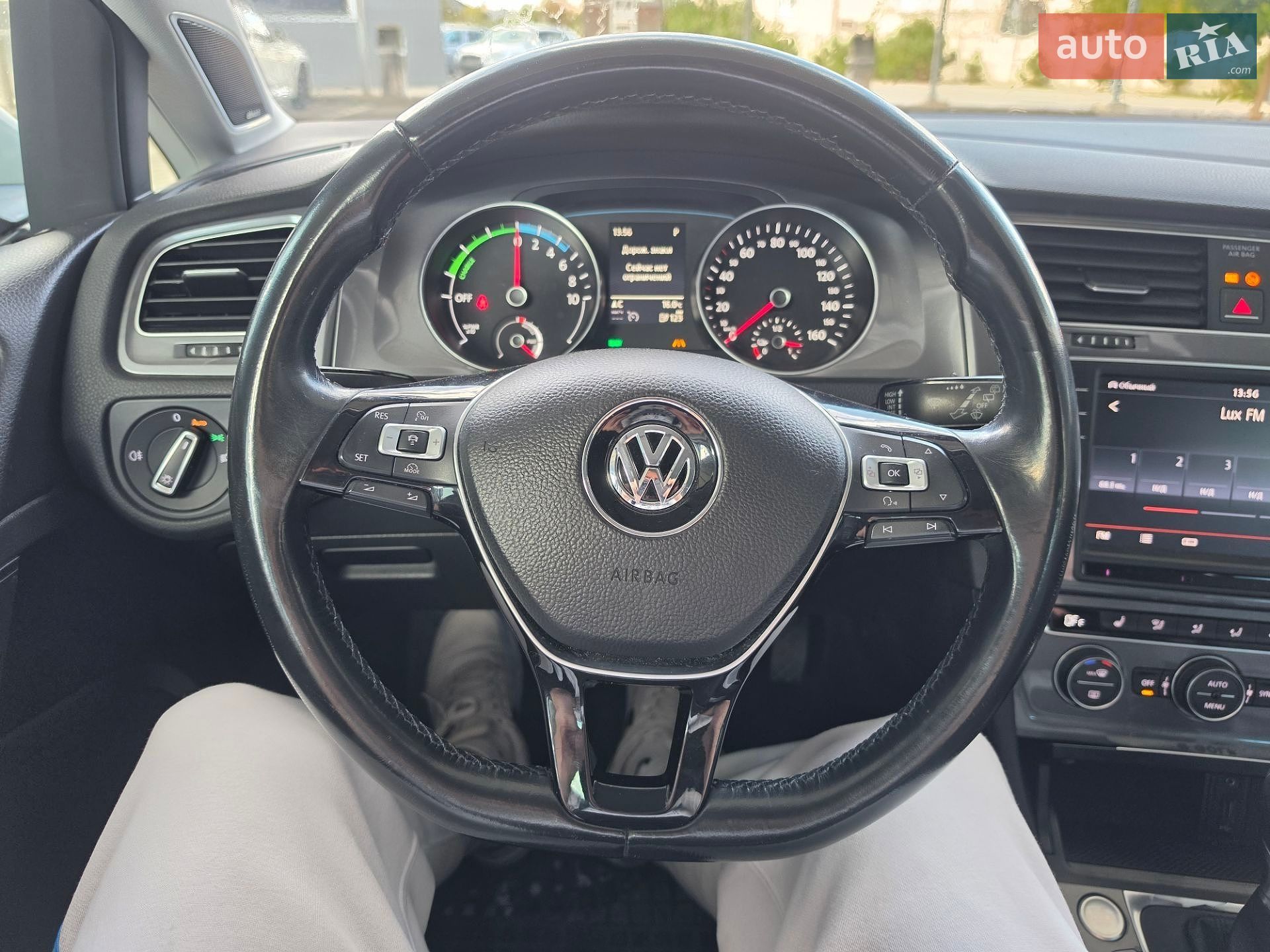Volkswagen e-Golf 2015 VIN WVWZZZAUZEW900392 фото оголошення 10 з 36