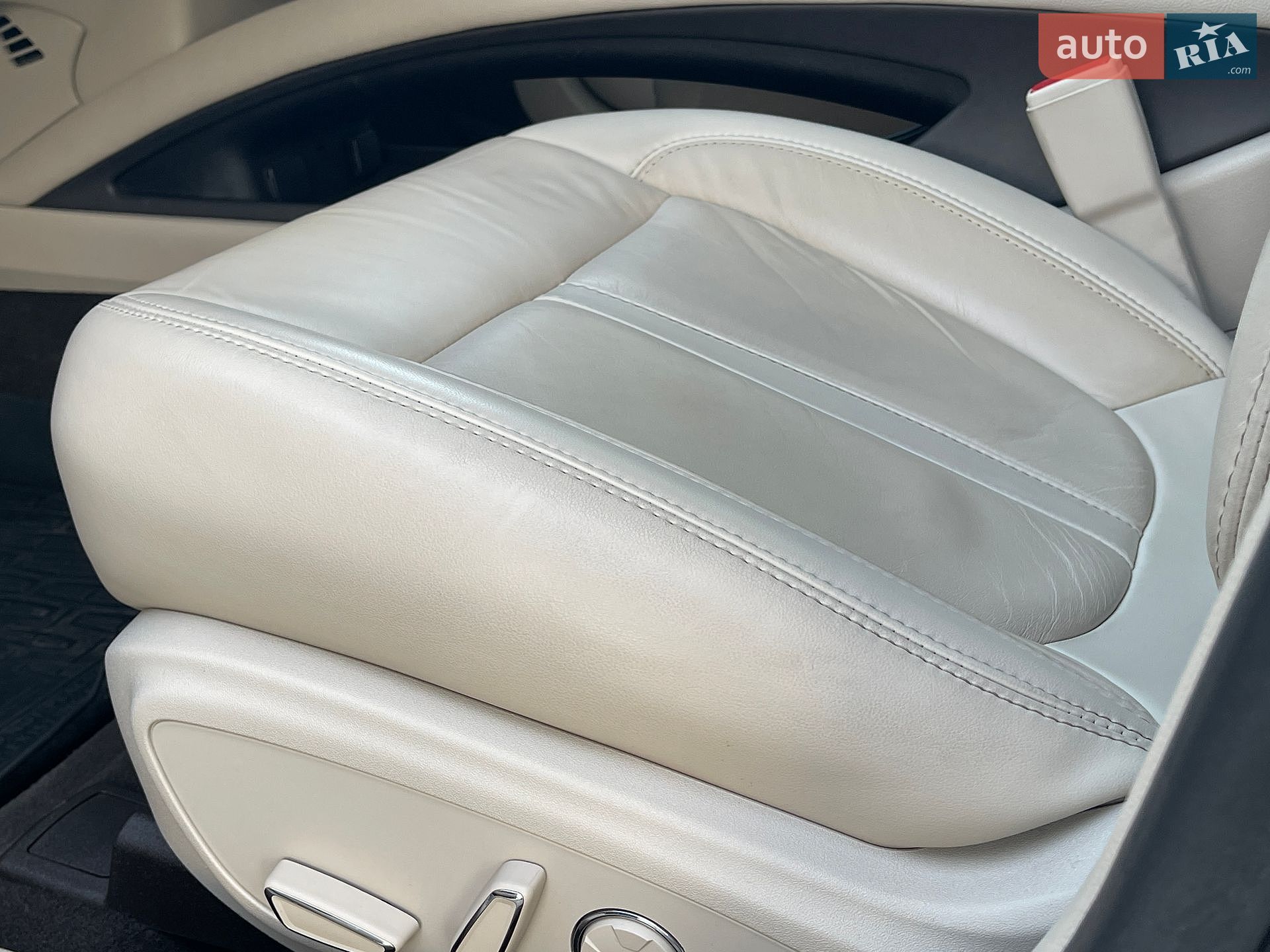 Lincoln MKZ 2019 VIN 3LN6L5LU3KR630736 фото оголошення 25 з 45