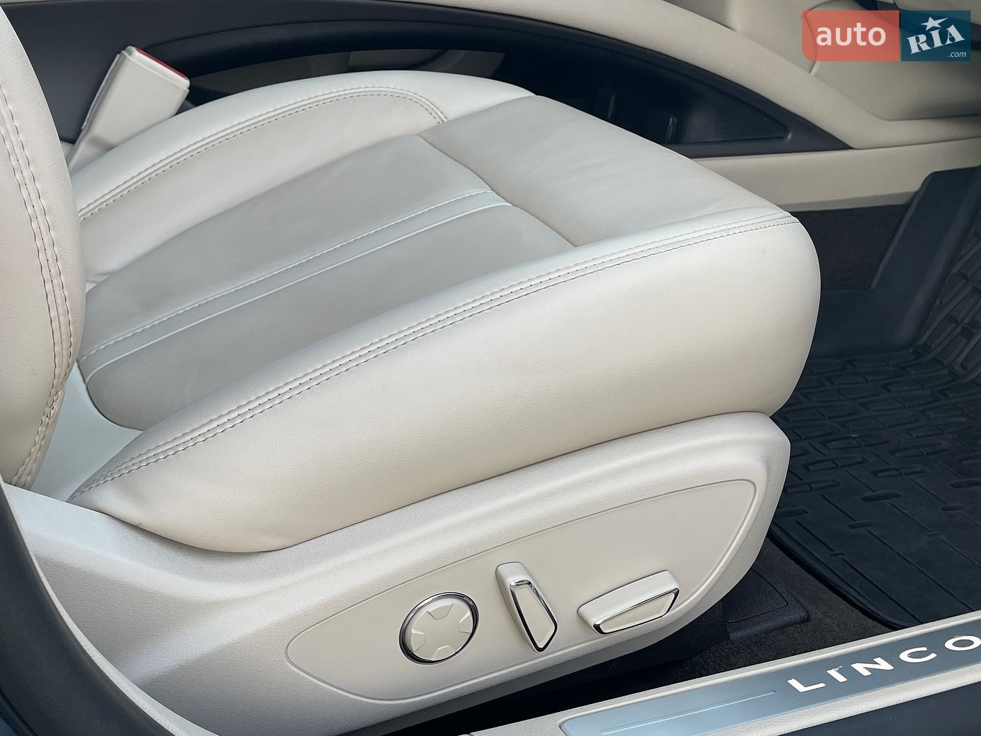 Lincoln MKZ 2019 VIN 3LN6L5LU3KR630736 фото оголошення 30 з 45