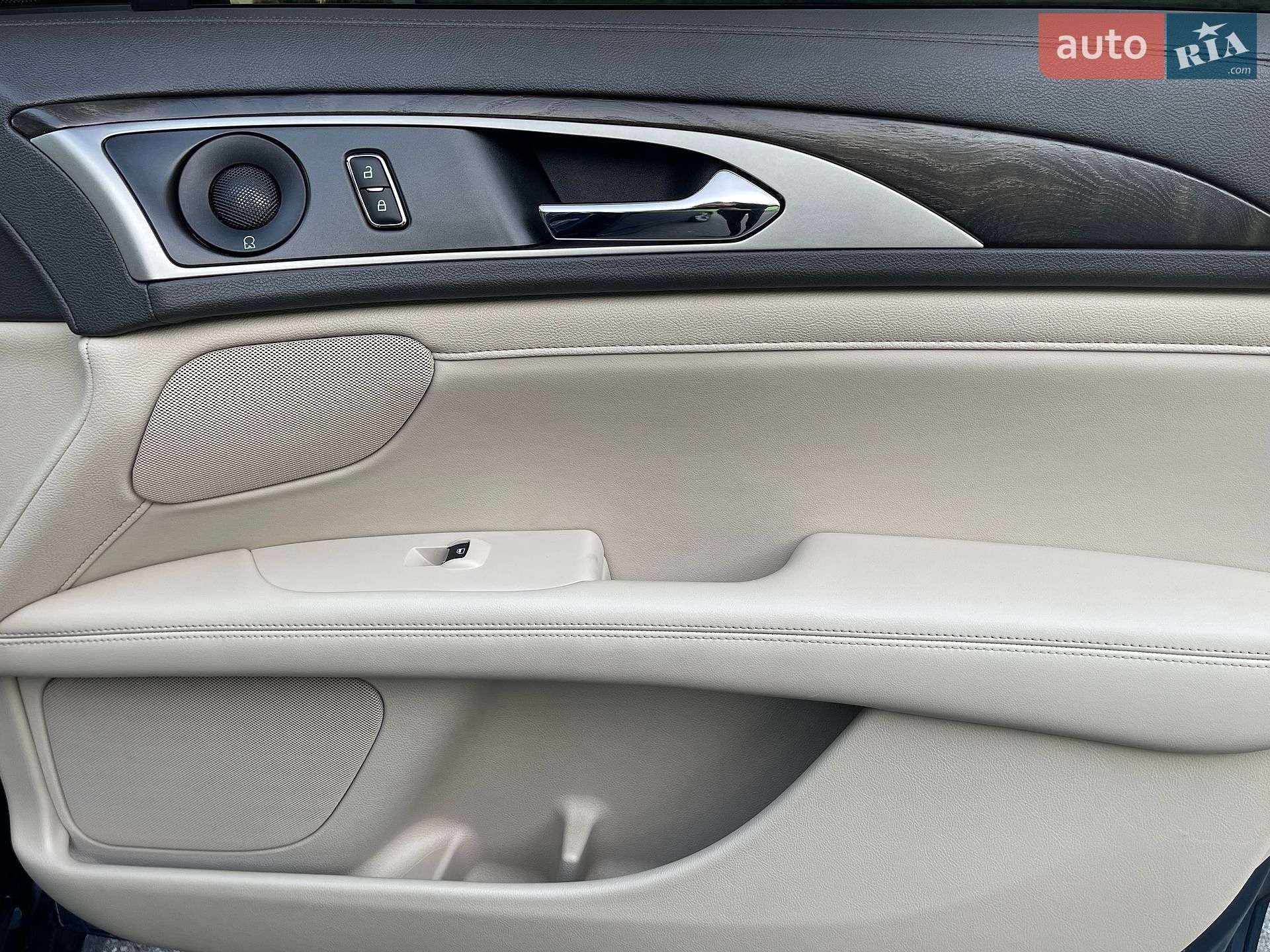 Lincoln MKZ 2019 VIN 3LN6L5LU3KR630736 фото оголошення 32 з 45