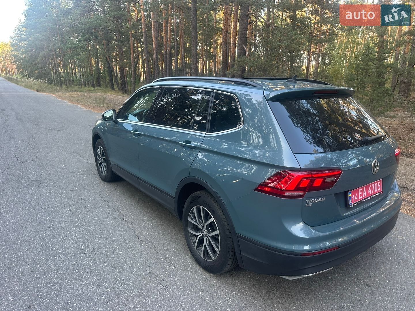 Volkswagen Tiguan 2019 VIN 3VV2B7AX6KM080056 фото оголошення 2 з 12