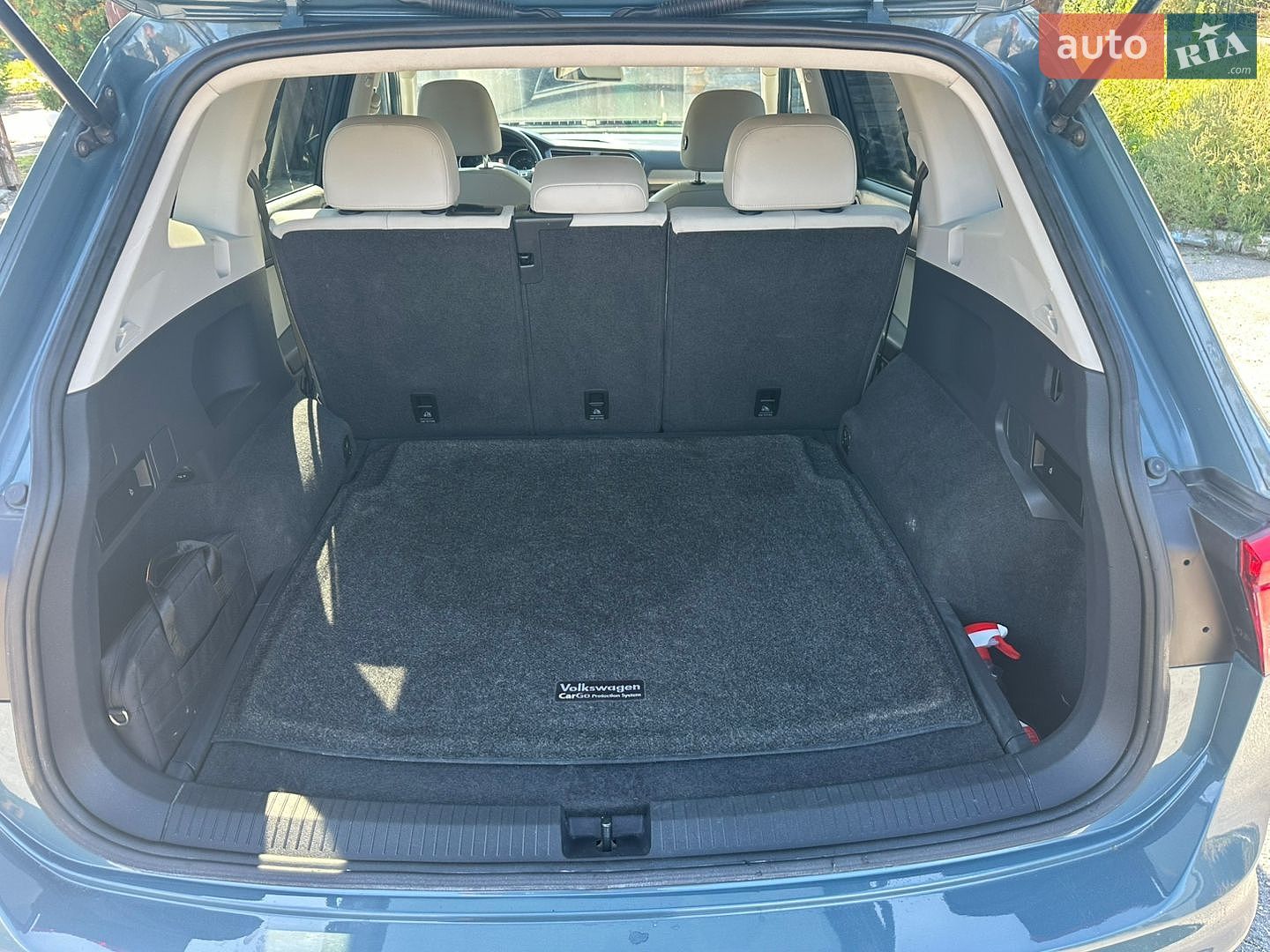 Volkswagen Tiguan 2019 VIN 3VV2B7AX6KM080056 фото оголошення 8 з 12