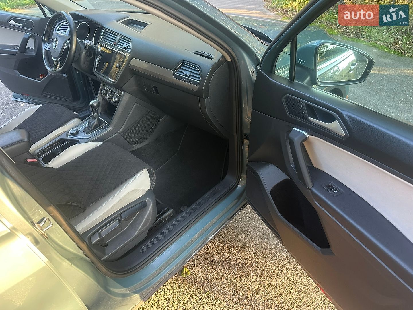 Volkswagen Tiguan 2019 VIN 3VV2B7AX6KM080056 фото оголошення 11 з 12