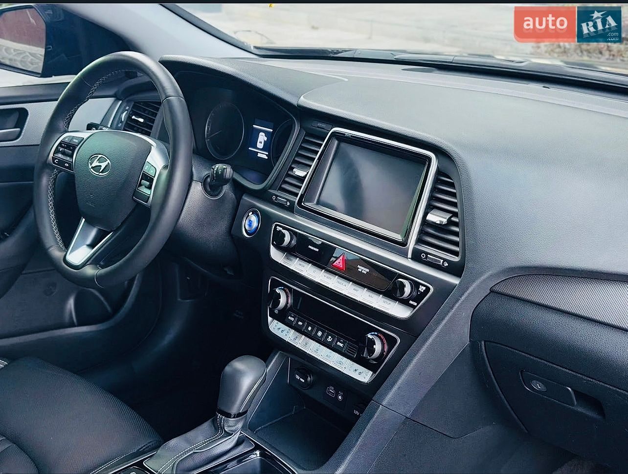 Hyundai Sonata 2017 VIN KMHE341DBJA356934 фото оголошення 15 з 33
