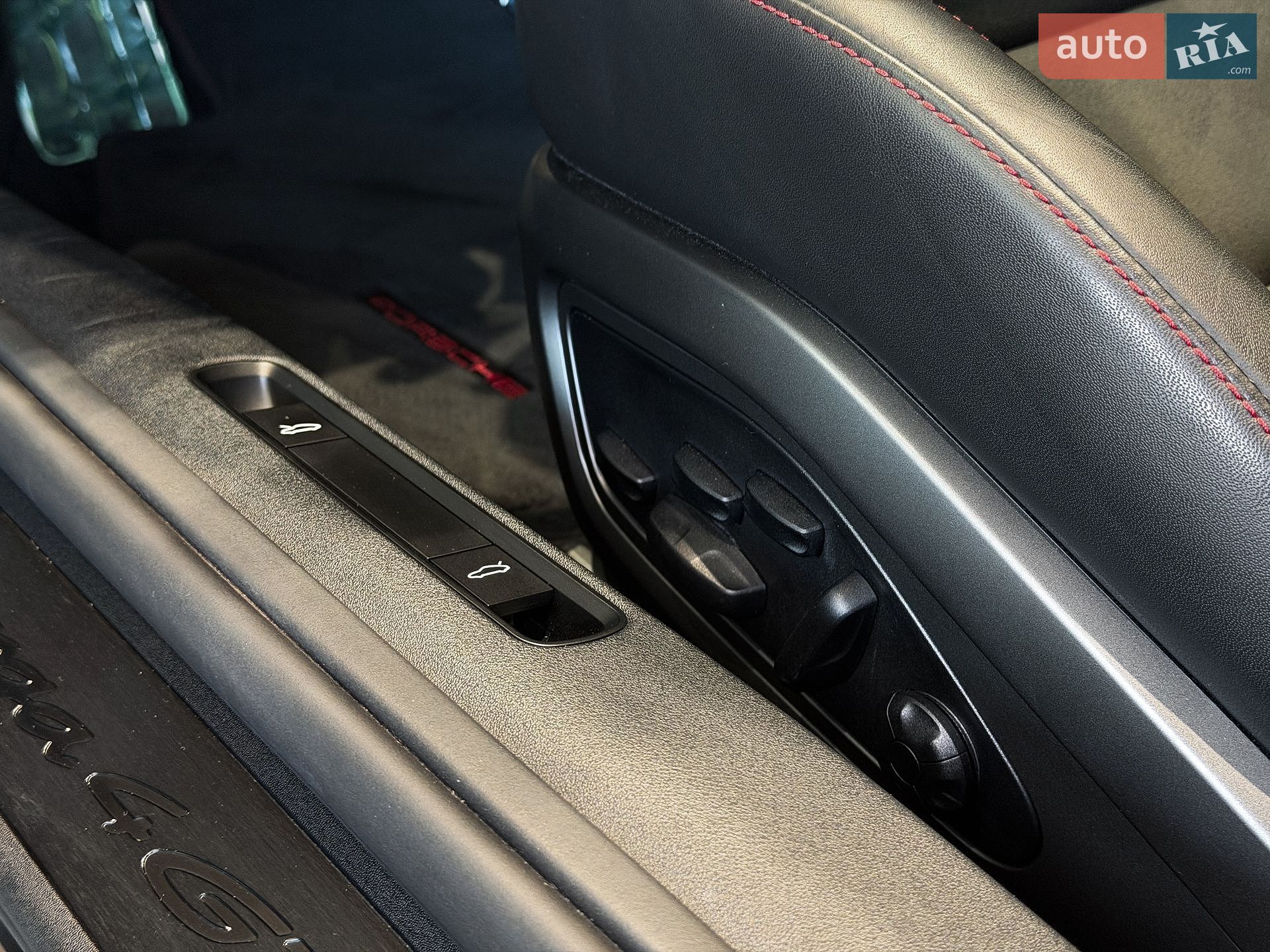 Porsche 911 2024 VIN WP0ZZZ99ZRS281045 фото оголошення 19 з 34