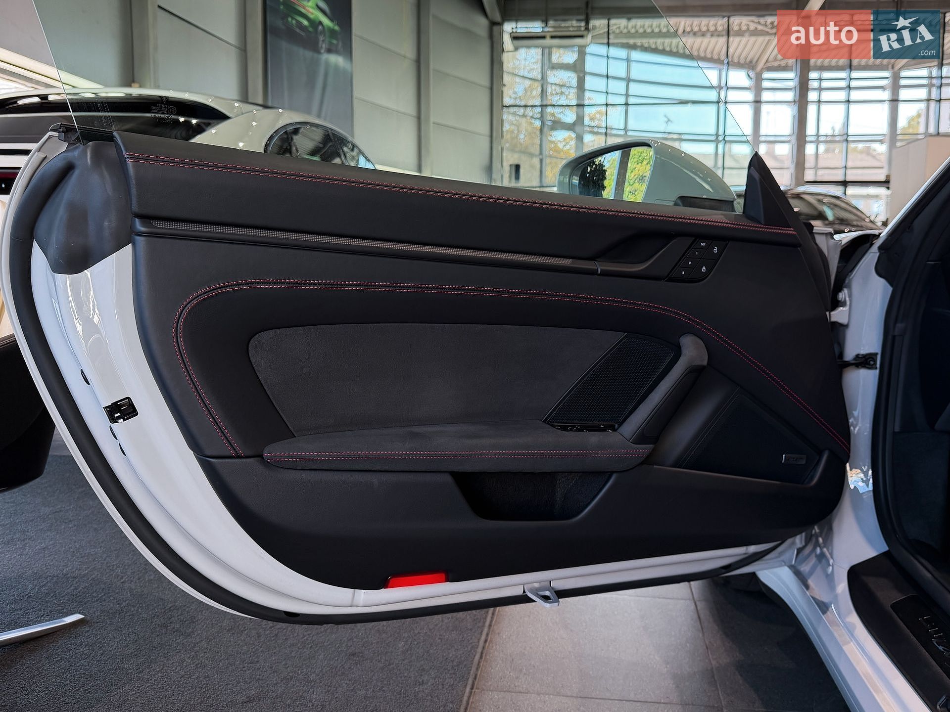 Porsche 911 2024 VIN WP0ZZZ99ZRS281045 фото оголошення 15 з 34