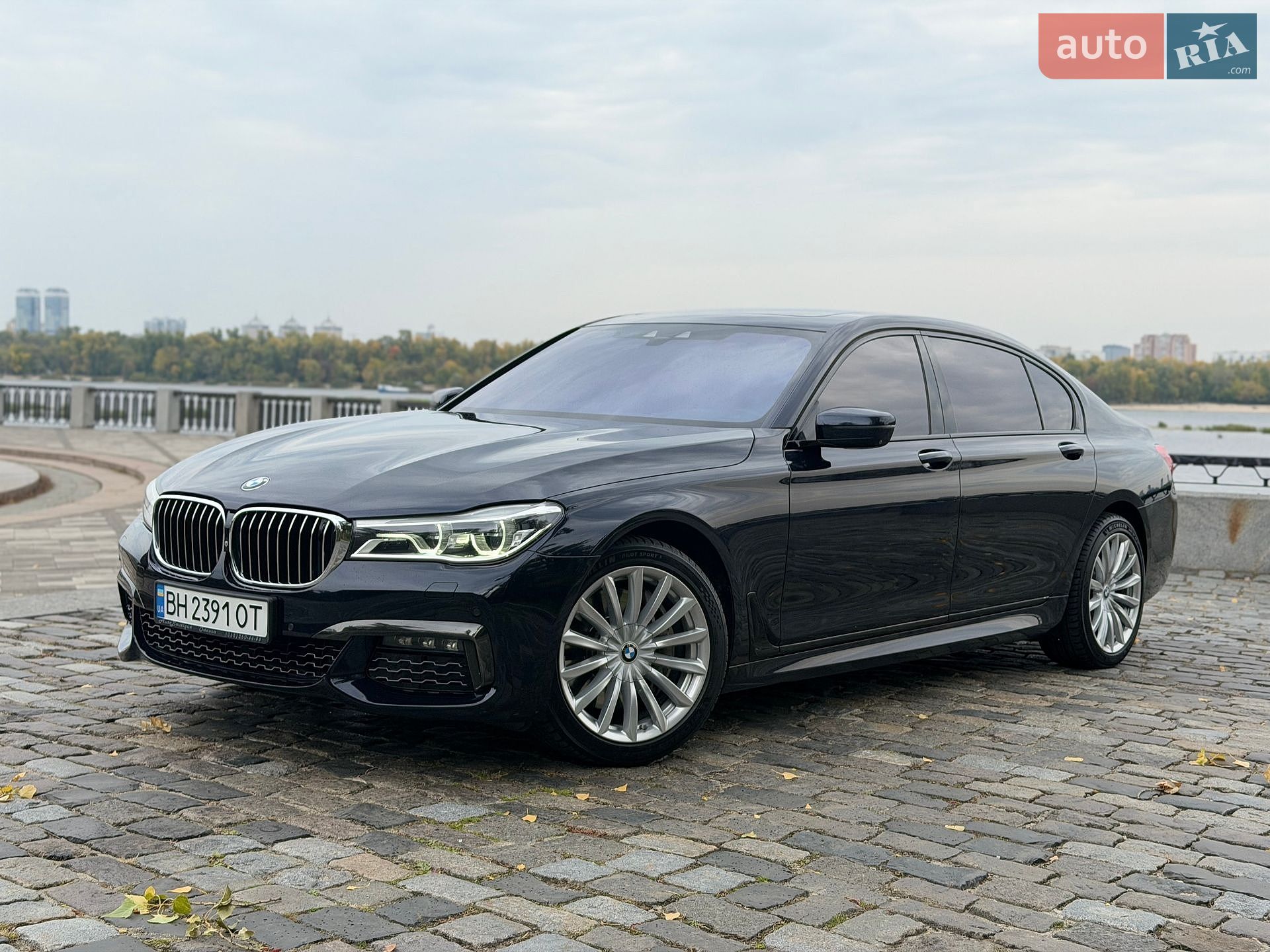 BMW 7 Series 2015 VIN WBA7F21000G381621 фото оголошення 2 з 66