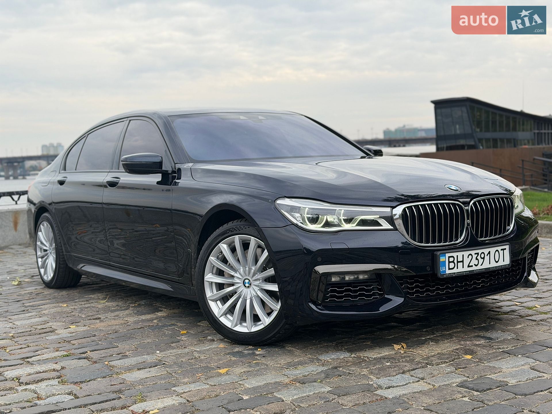 BMW 7 Series 2015 VIN WBA7F21000G381621 фото оголошення 17 з 66