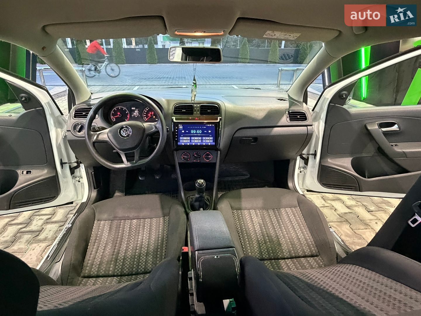 Volkswagen Polo 2016 VIN XW8ZZZ61ZHG017504 фото оголошення 14 з 51