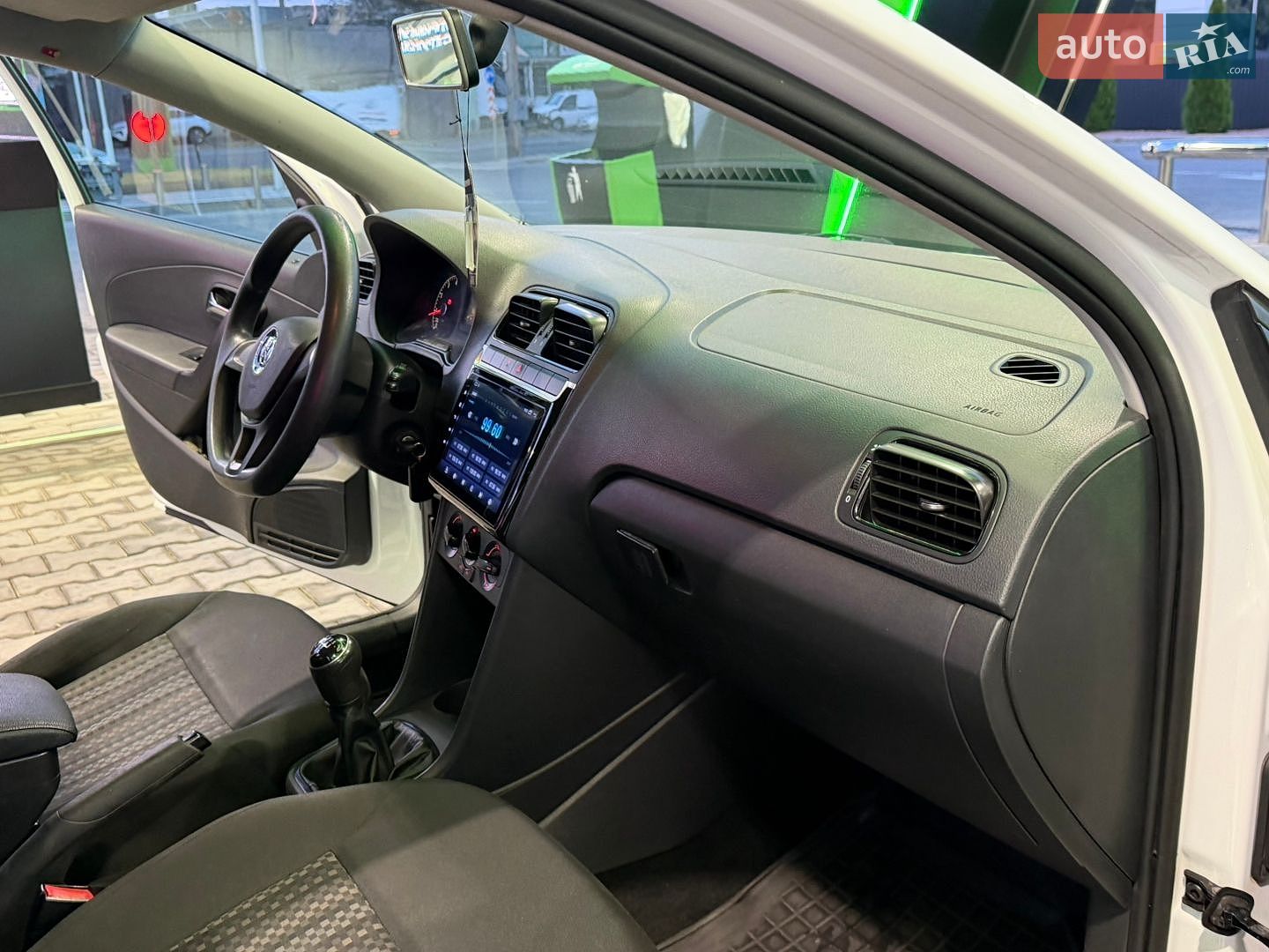 Volkswagen Polo 2016 VIN XW8ZZZ61ZHG017504 фото оголошення 13 з 51