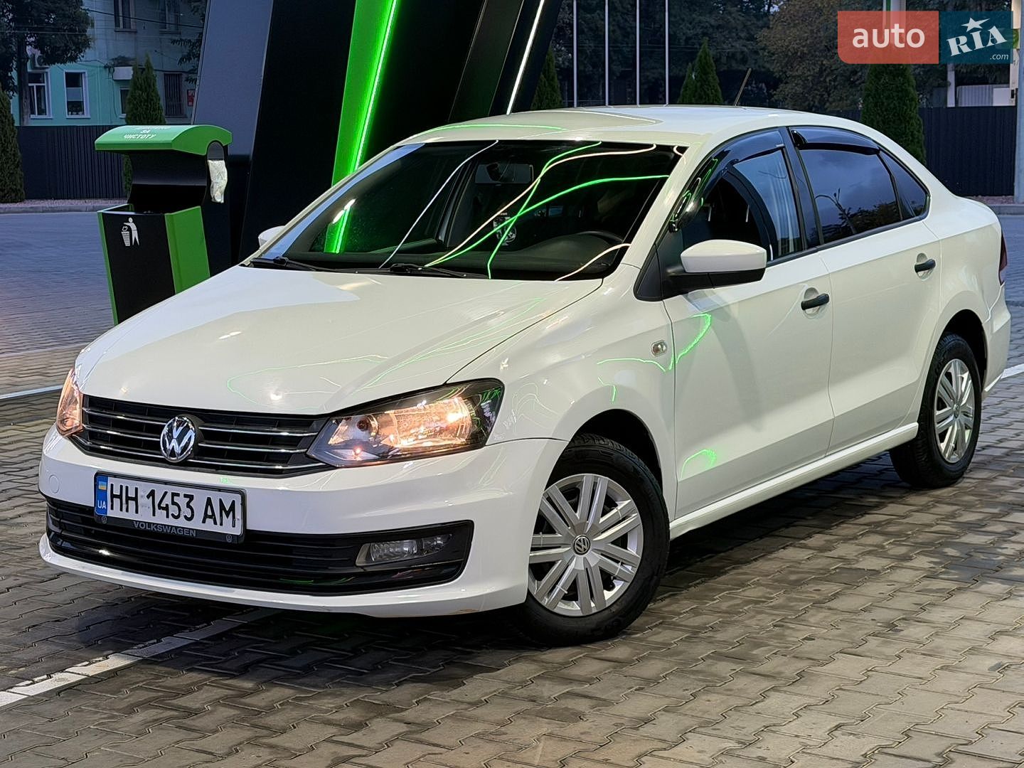 Volkswagen Polo 2016 VIN XW8ZZZ61ZHG017504 фото оголошення 30 з 51
