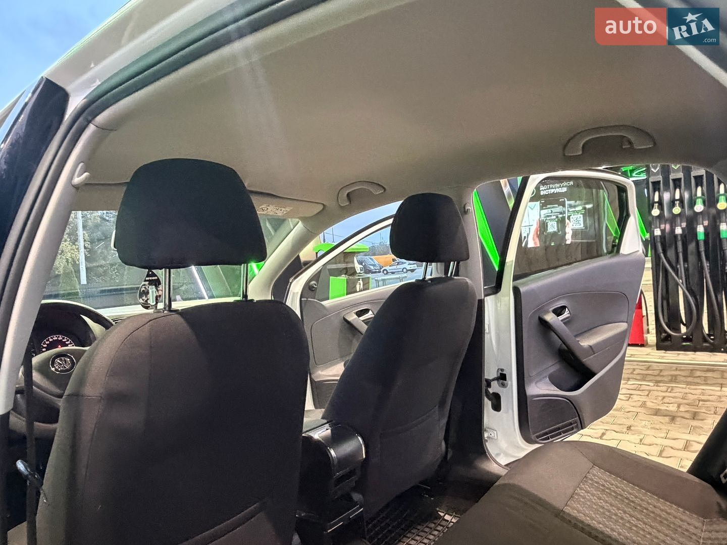 Volkswagen Polo 2016 VIN XW8ZZZ61ZHG017504 фото оголошення 43 з 51