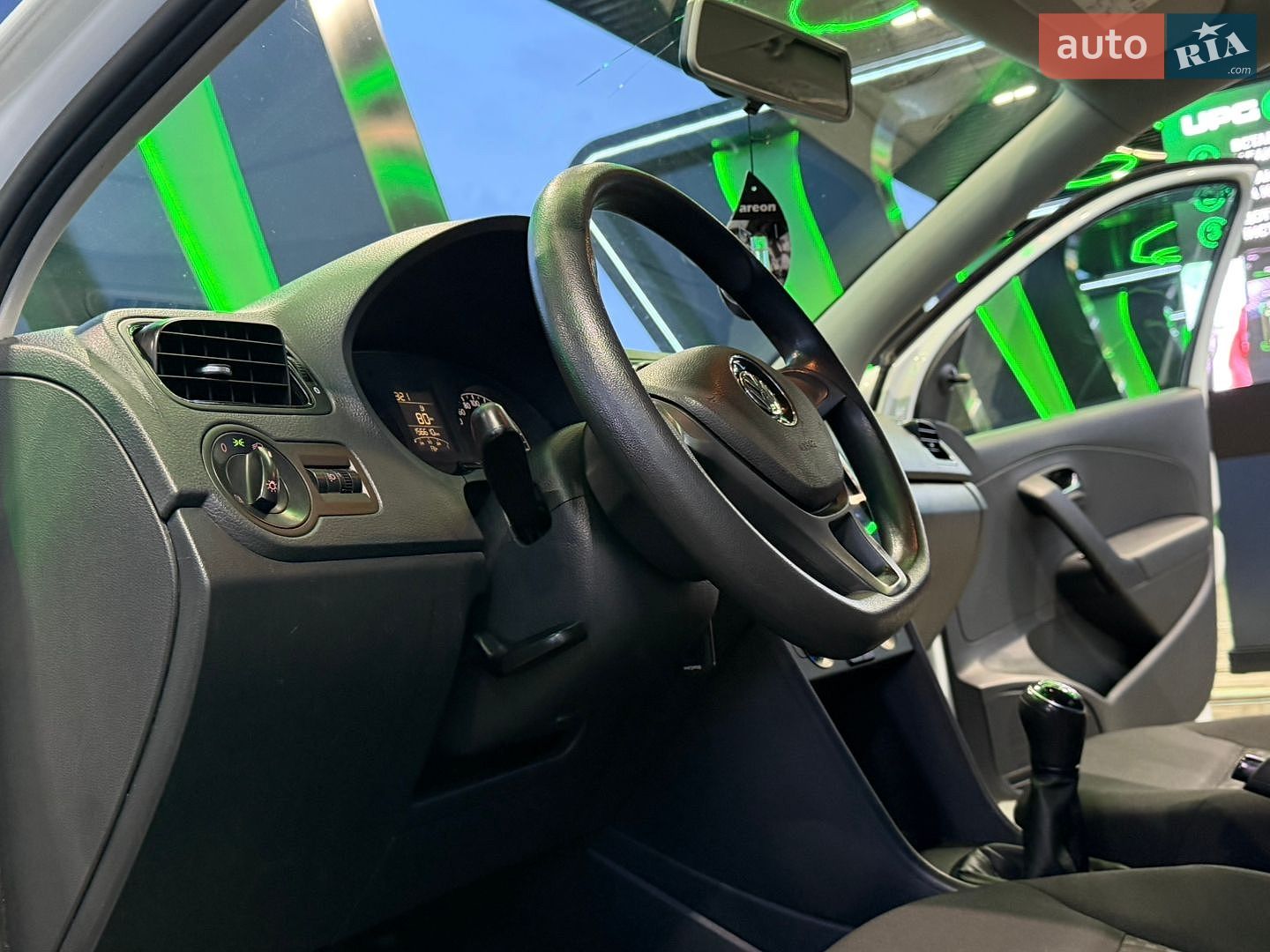 Volkswagen Polo 2016 VIN XW8ZZZ61ZHG017504 фото оголошення 45 з 51