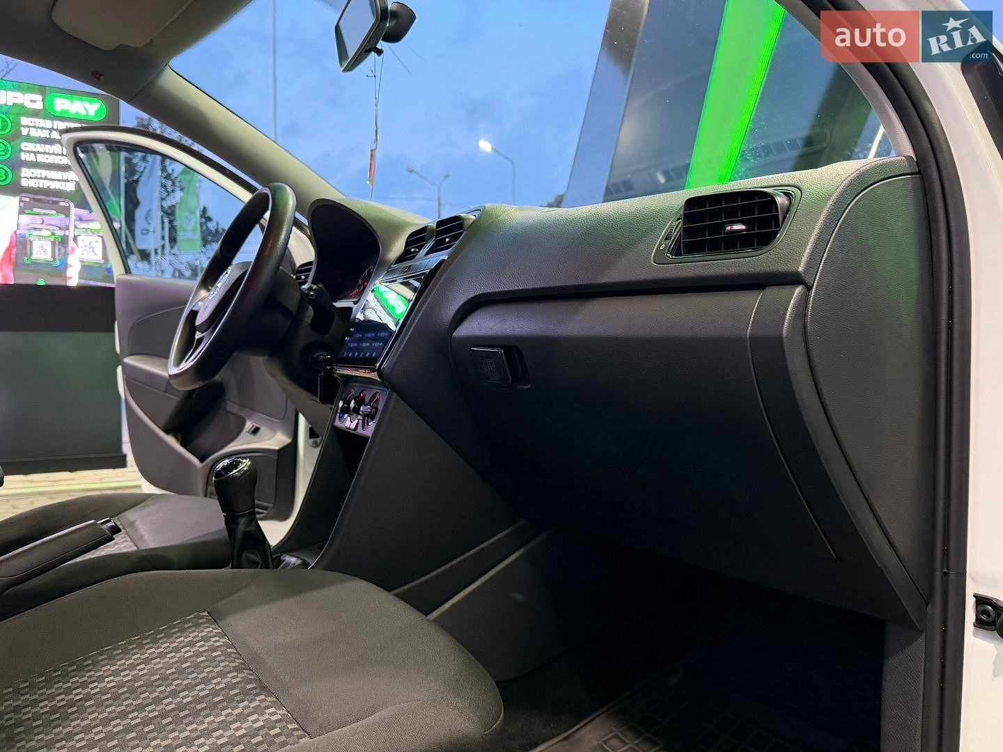 Volkswagen Polo 2016 VIN XW8ZZZ61ZHG017504 фото оголошення 50 з 51