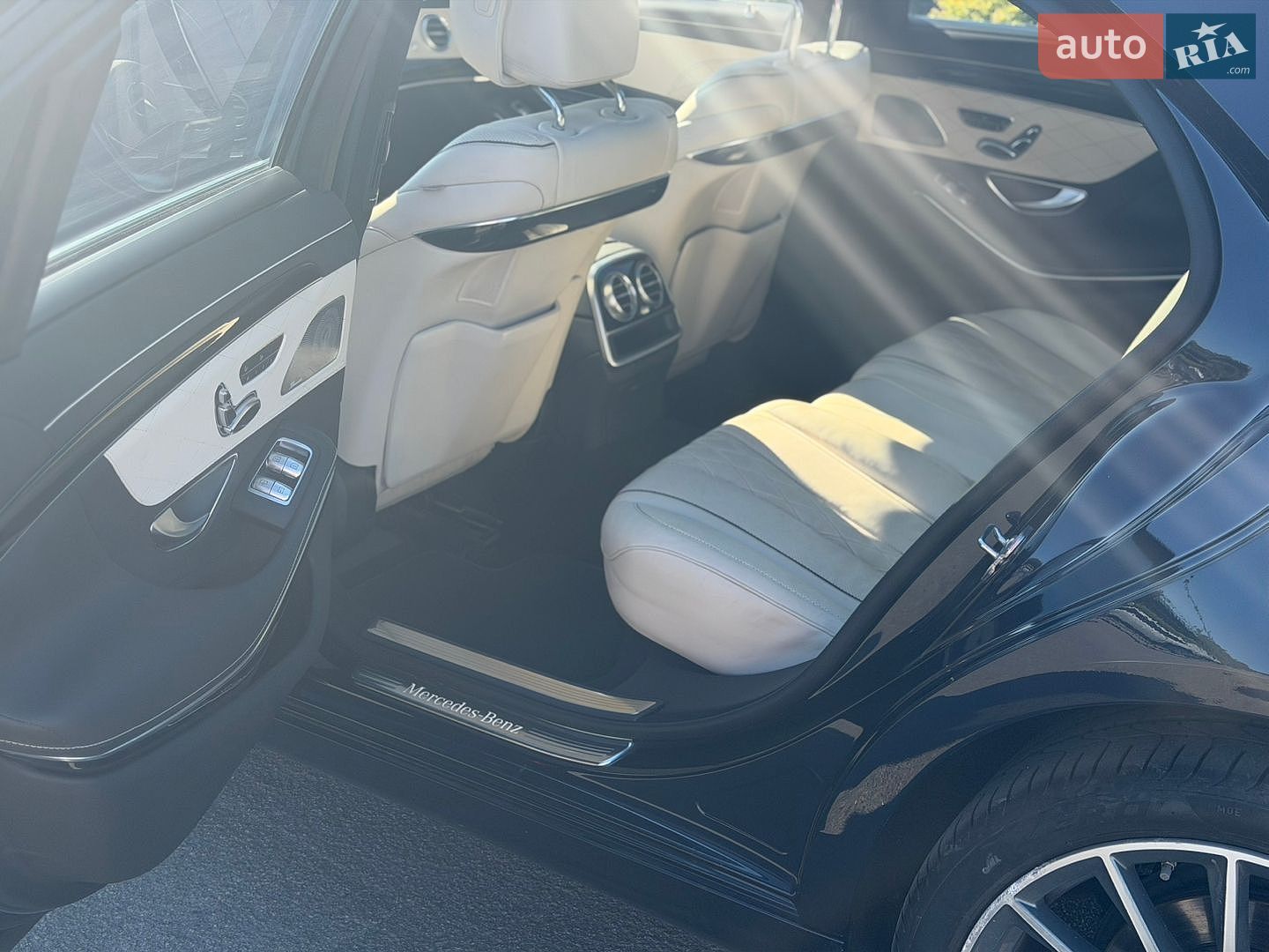 Mercedes-Benz S-Class 2019 VIN WDDUG6GB4LA504403 фото оголошення 12 з 22