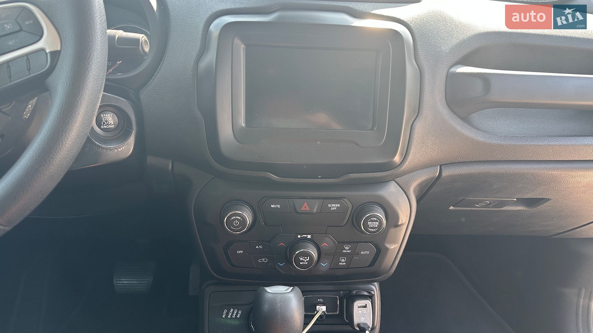 Jeep Renegade 2018 VIN ZACCJBAB9JPH62504 фото оголошення 13 з 17