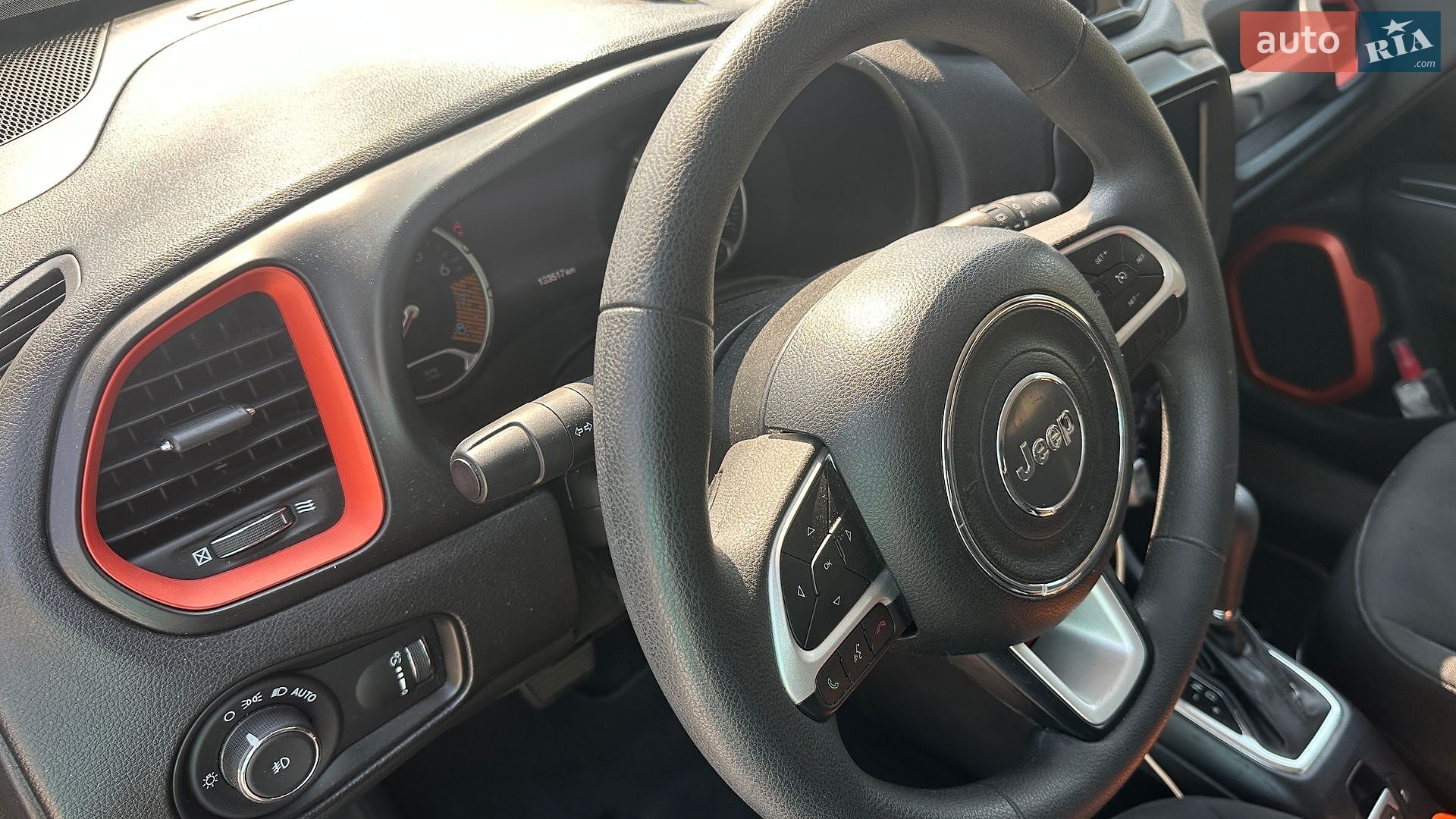 Jeep Renegade 2018 VIN ZACCJBAB9JPH62504 фото оголошення 15 з 17