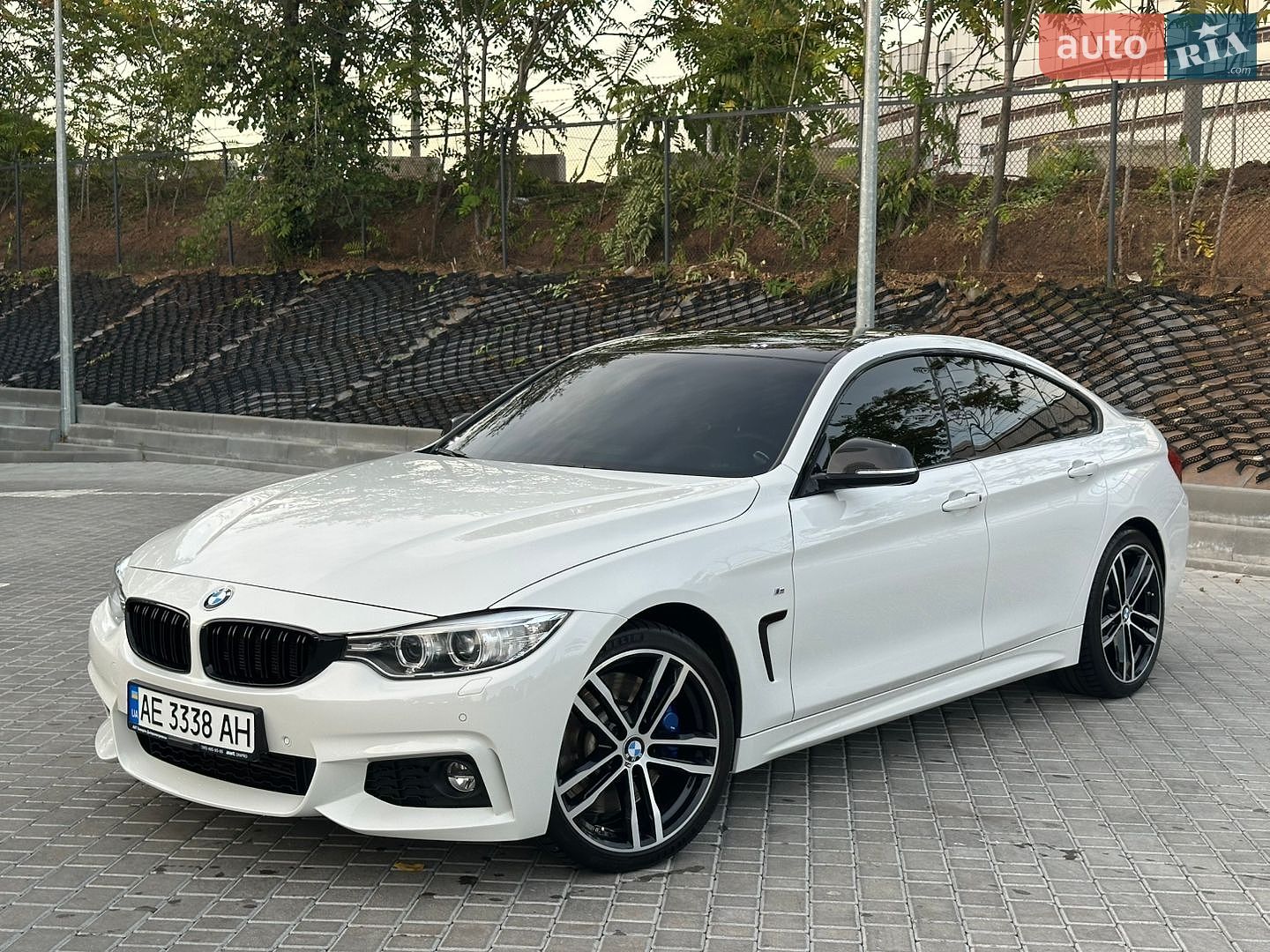 BMW 4 Series Gran Coupe 2015 VIN WBA4F11050D938960 фото оголошення 2 з 37