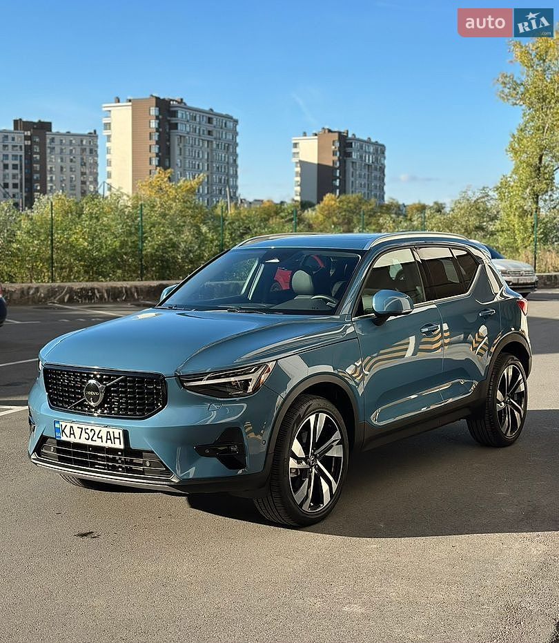 Volvo XC40 2024 VIN YV4L12UE0S2456595 фото оголошення 2 з 26