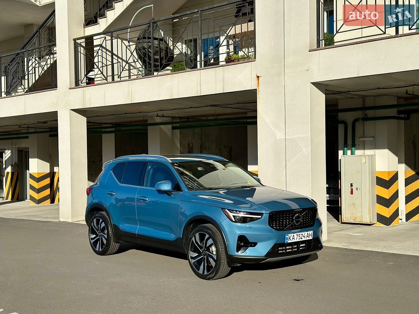 Volvo XC40 2024 VIN YV4L12UE0S2456595 фото оголошення 4 з 26