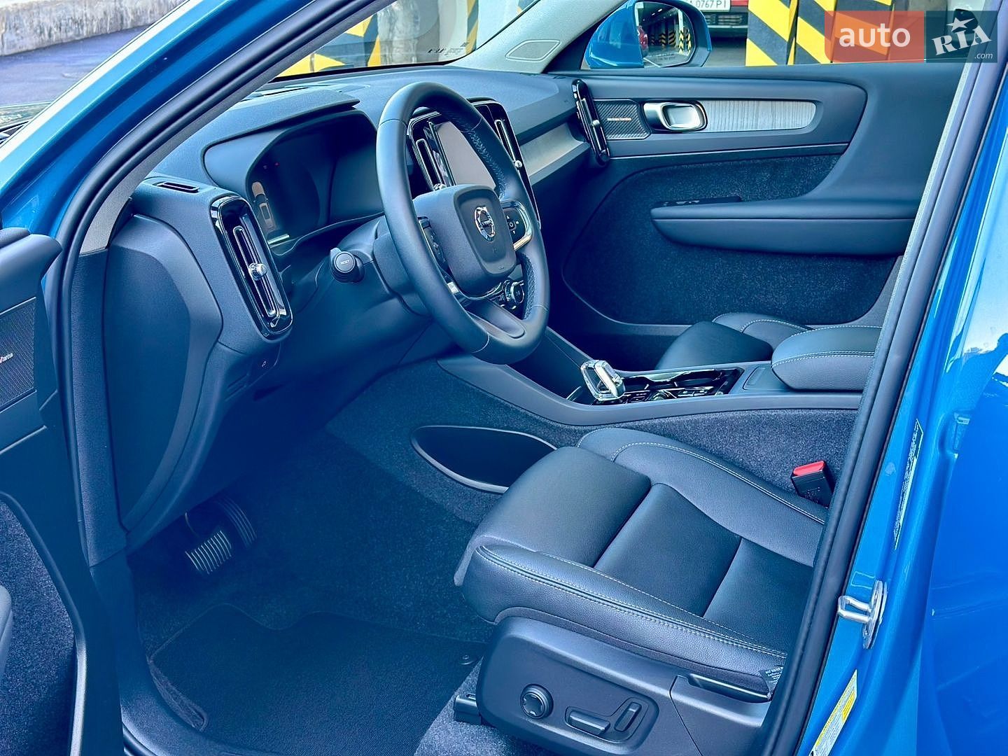 Volvo XC40 2024 VIN YV4L12UE0S2456595 фото оголошення 14 з 26