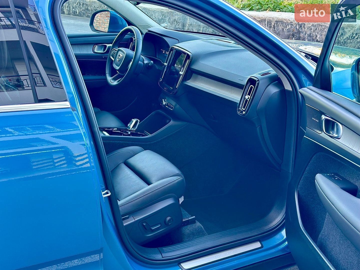 Volvo XC40 2024 VIN YV4L12UE0S2456595 фото оголошення 16 з 26
