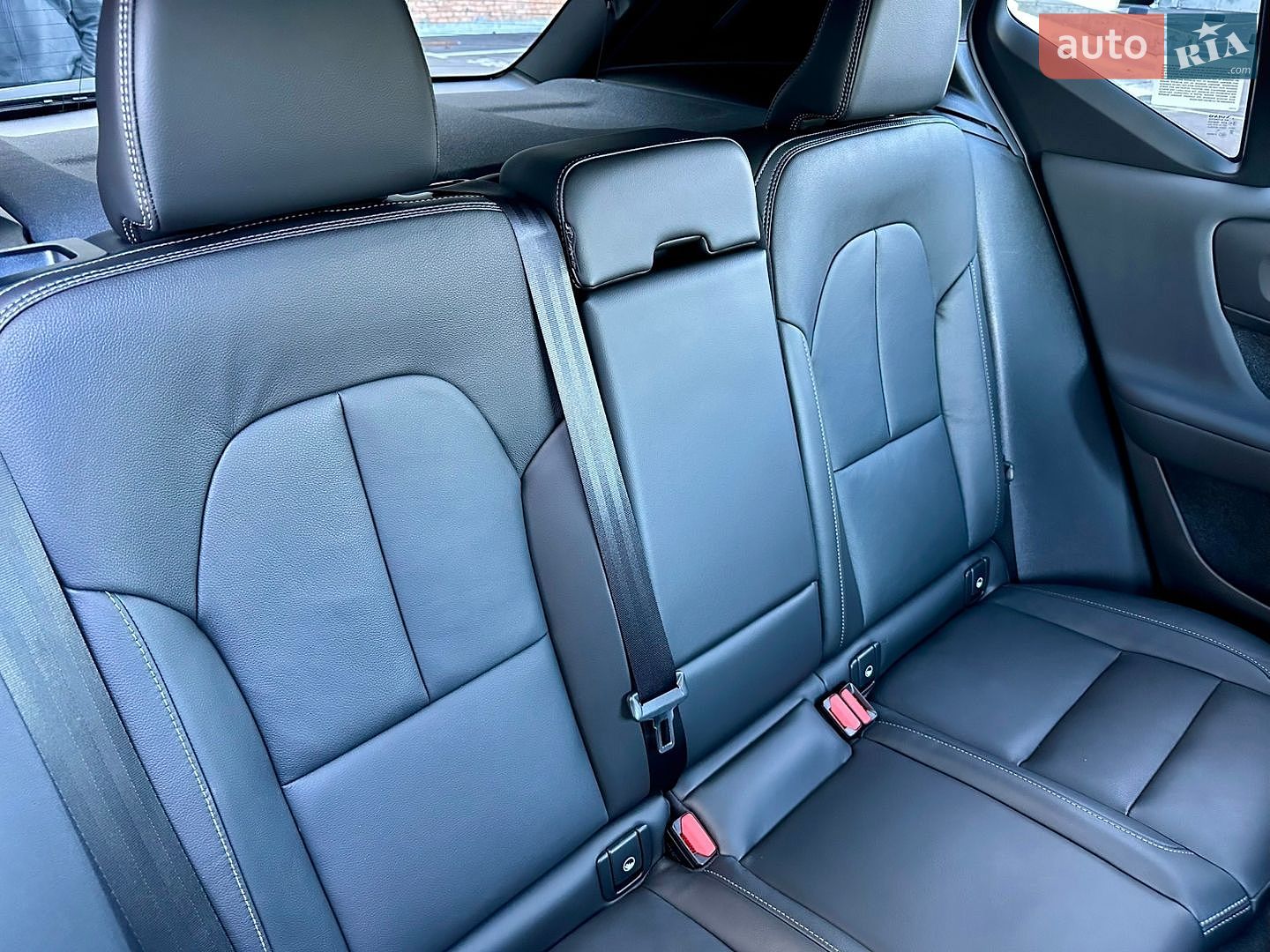 Volvo XC40 2024 VIN YV4L12UE0S2456595 фото оголошення 22 з 26